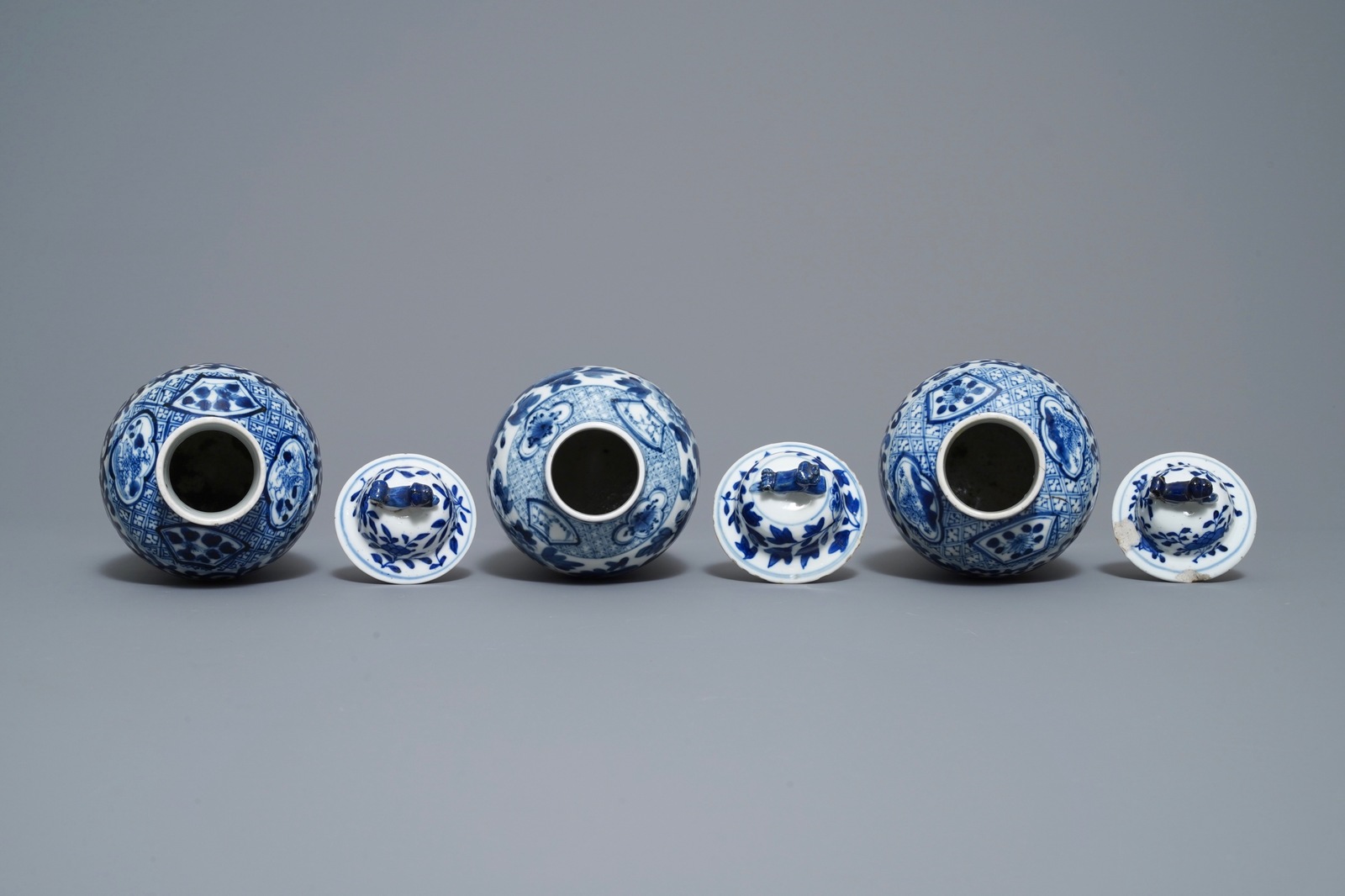 A Chinese blue and white five-piece garniture with peacocks, Kangxi mark, 19th C. - Image 5 of 8