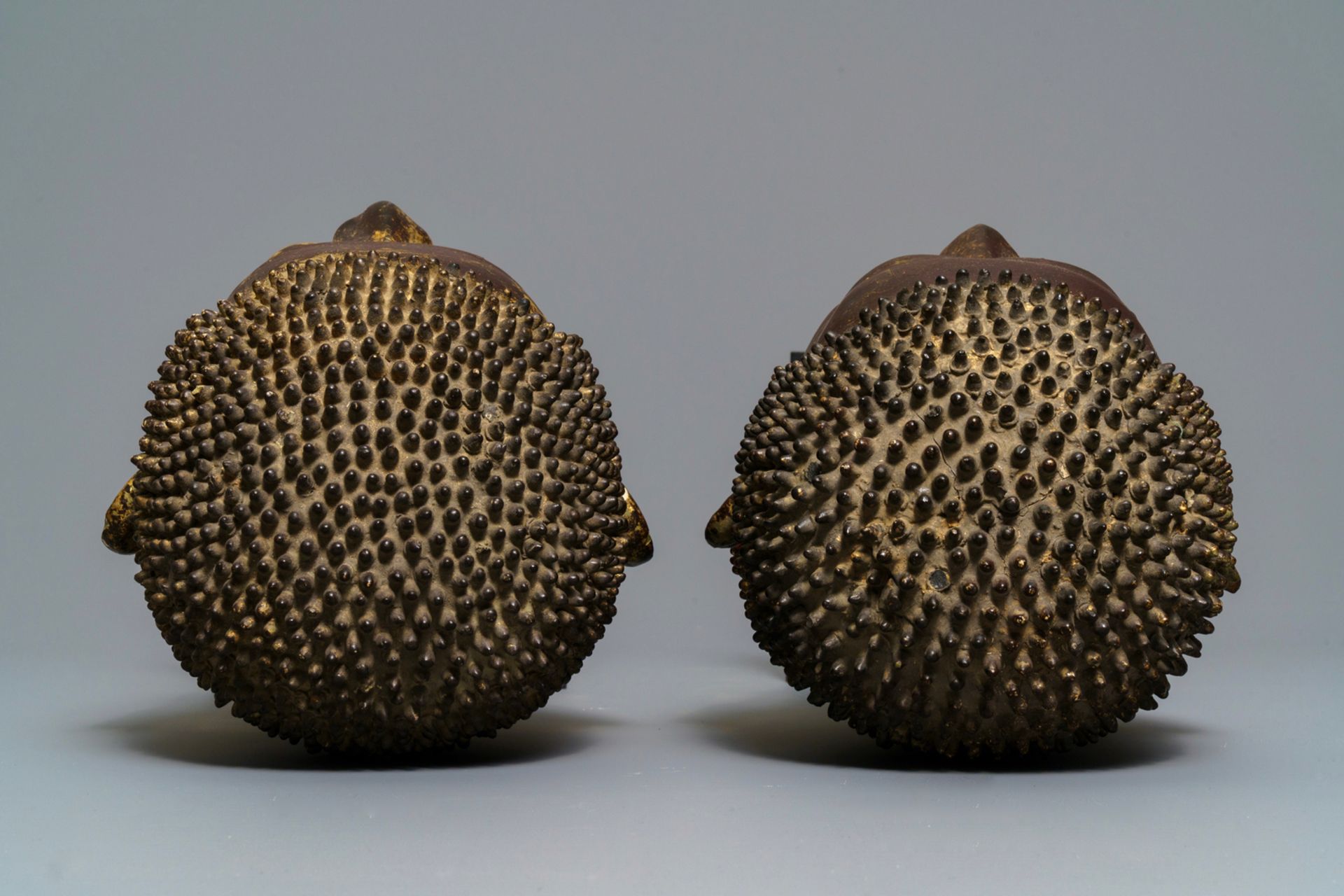 Two gilt-lacquered terracotta and stucco heads of Buddha, Thailand, Ayutthaya period, 18th C. - Image 5 of 5