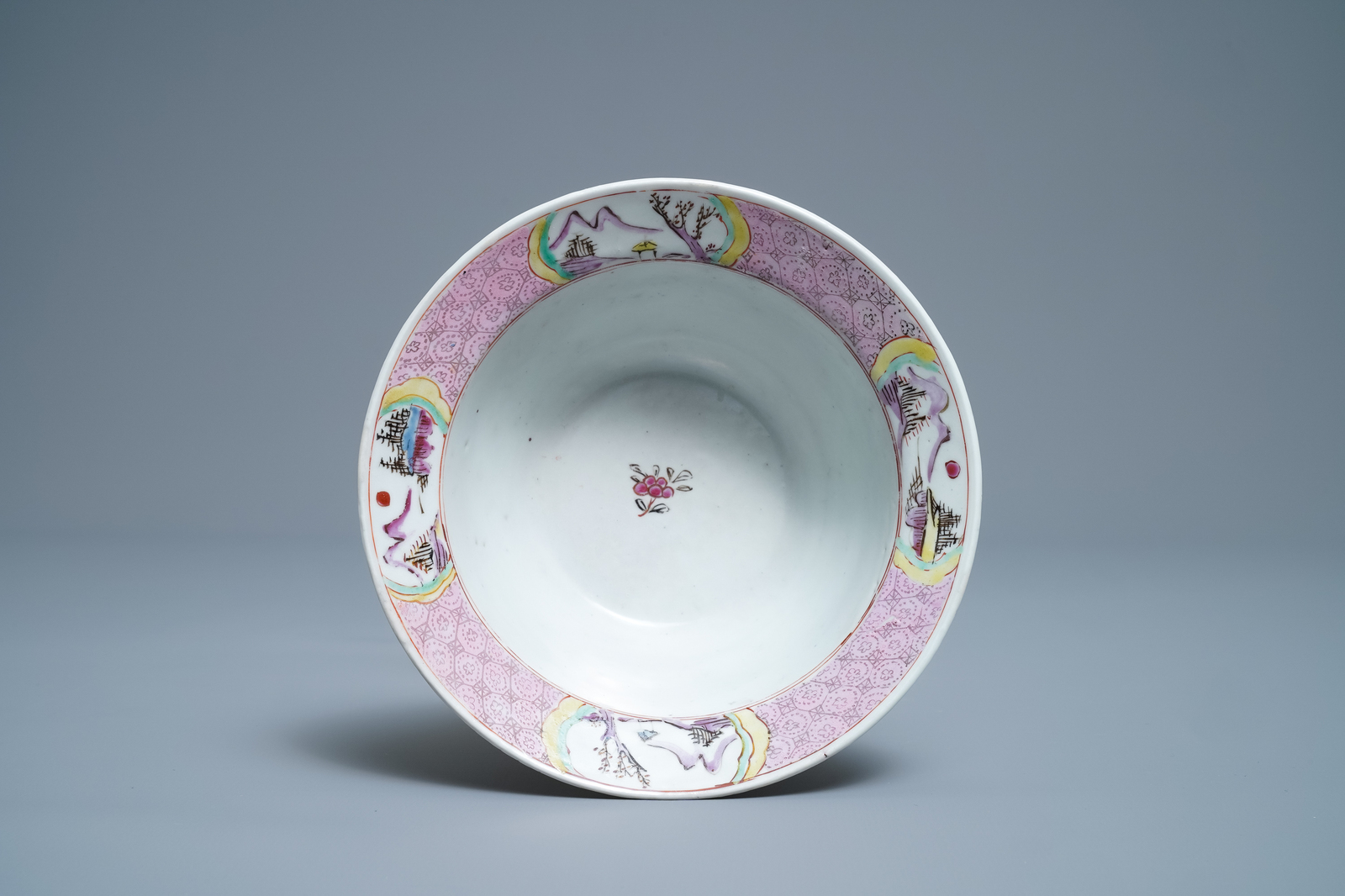 A Chinese famille rose 'Threemaster' bowl, Yongzheng/Qianlong - Image 6 of 7
