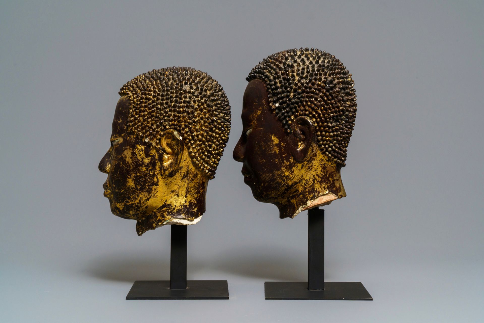 Two gilt-lacquered terracotta and stucco heads of Buddha, Thailand, Ayutthaya period, 18th C. - Image 2 of 5