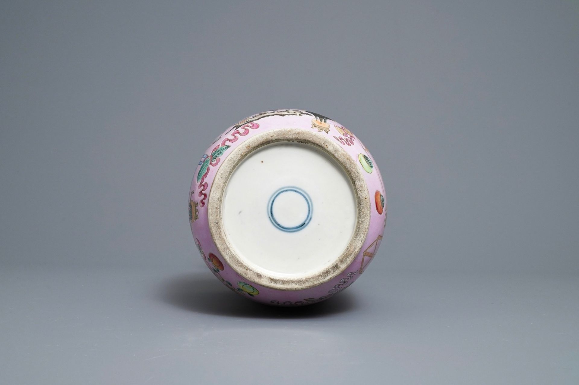 A Chinese famille rose pink-ground rouleau vase, 19th C. - Image 6 of 7