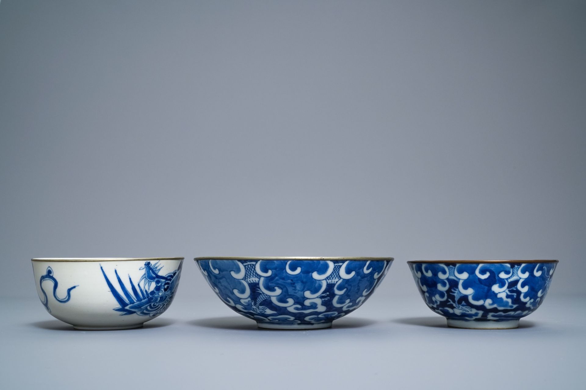 Five Chinese blue and white Vietnamese market 'Bleu de Hue' bowls, 19th C. - Image 6 of 14
