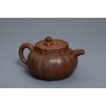 A Chinese Yixing stoneware teapot and cover with inscription, impressed seal marks, 19/20th C.