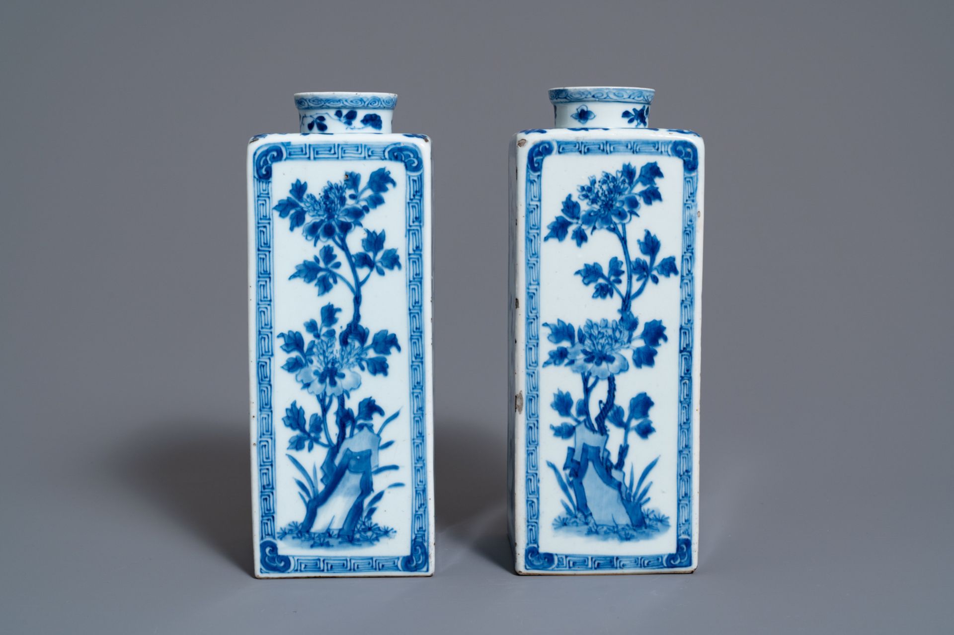 A pair of Chinese blue and white tea caddies with floral design, Kangxi - Image 4 of 7