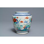 A polychrome Japanese Kakiemon vase with floral design, Edo, 17th C.