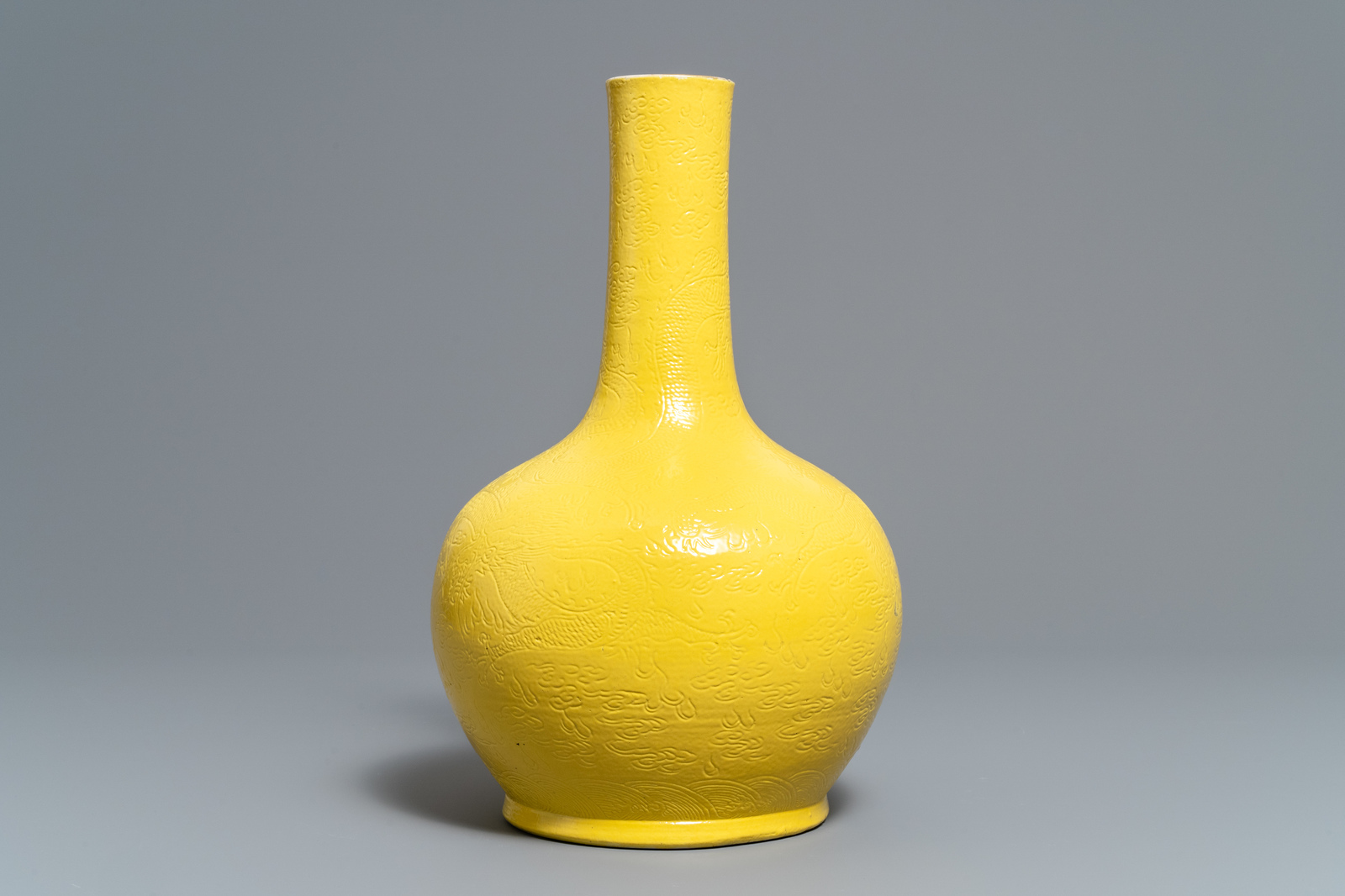 A Chinese monochrome yellow vase with underglaze dragon design, Zai Fu Tang Zhi mark, 19th C. - Image 5 of 7