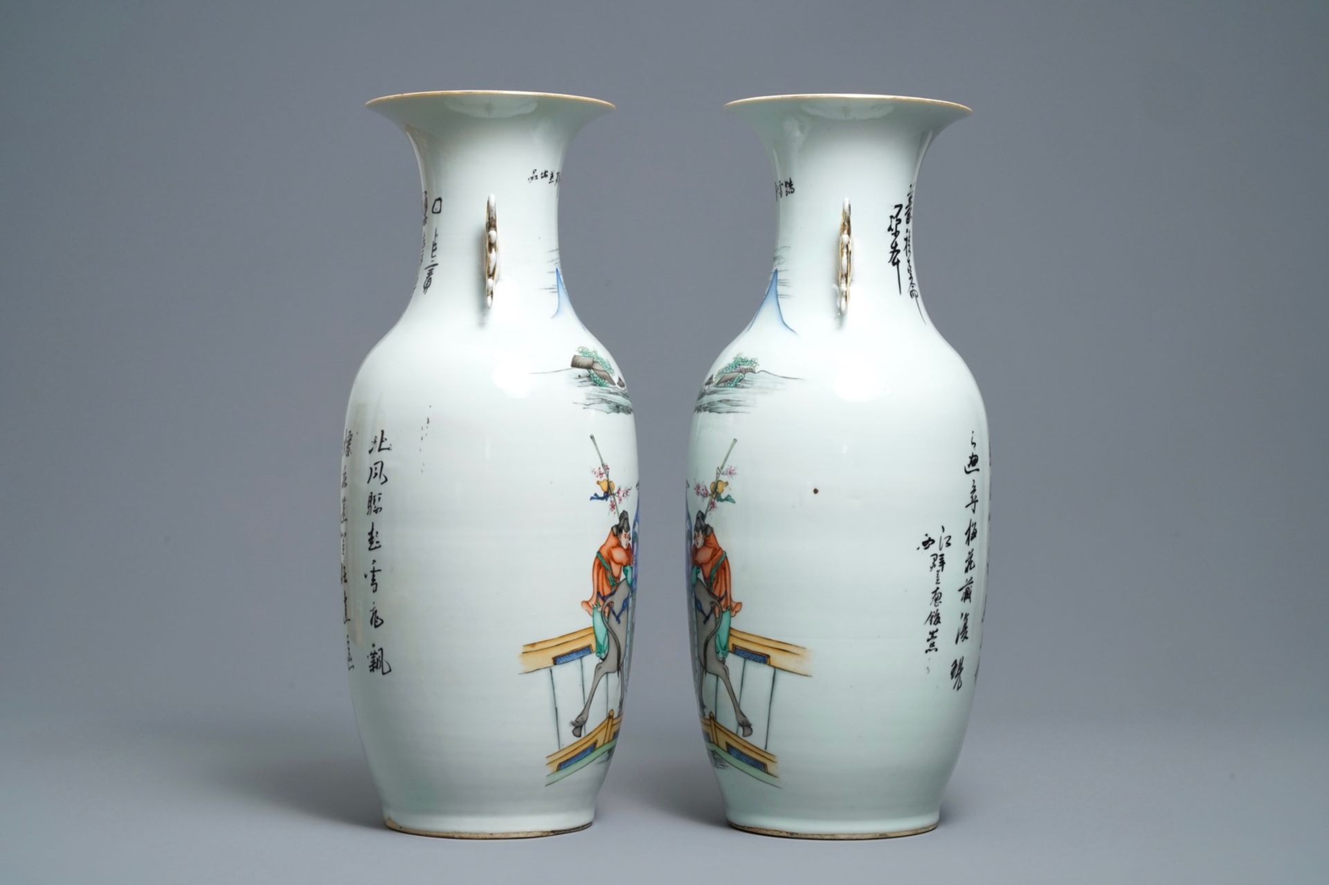 A pair of Chinese famille rose vases with travellers on a donkey, 19/20th C. - Image 4 of 6