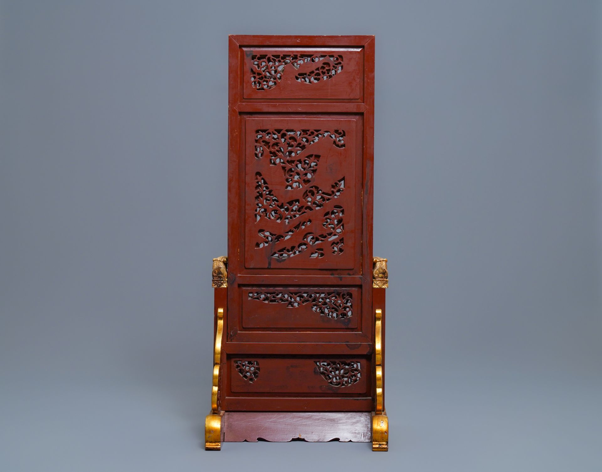 A Chinese gilt carved wood table screen for the Straits or Peranakan market, 19th C. - Image 4 of 9