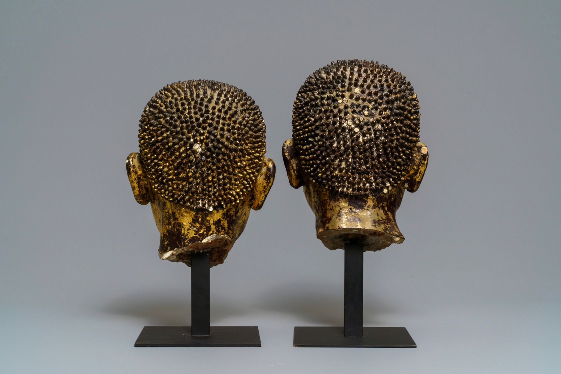 Two gilt-lacquered terracotta and stucco heads of Buddha, Thailand, Ayutthaya period, 18th C. - Image 3 of 5