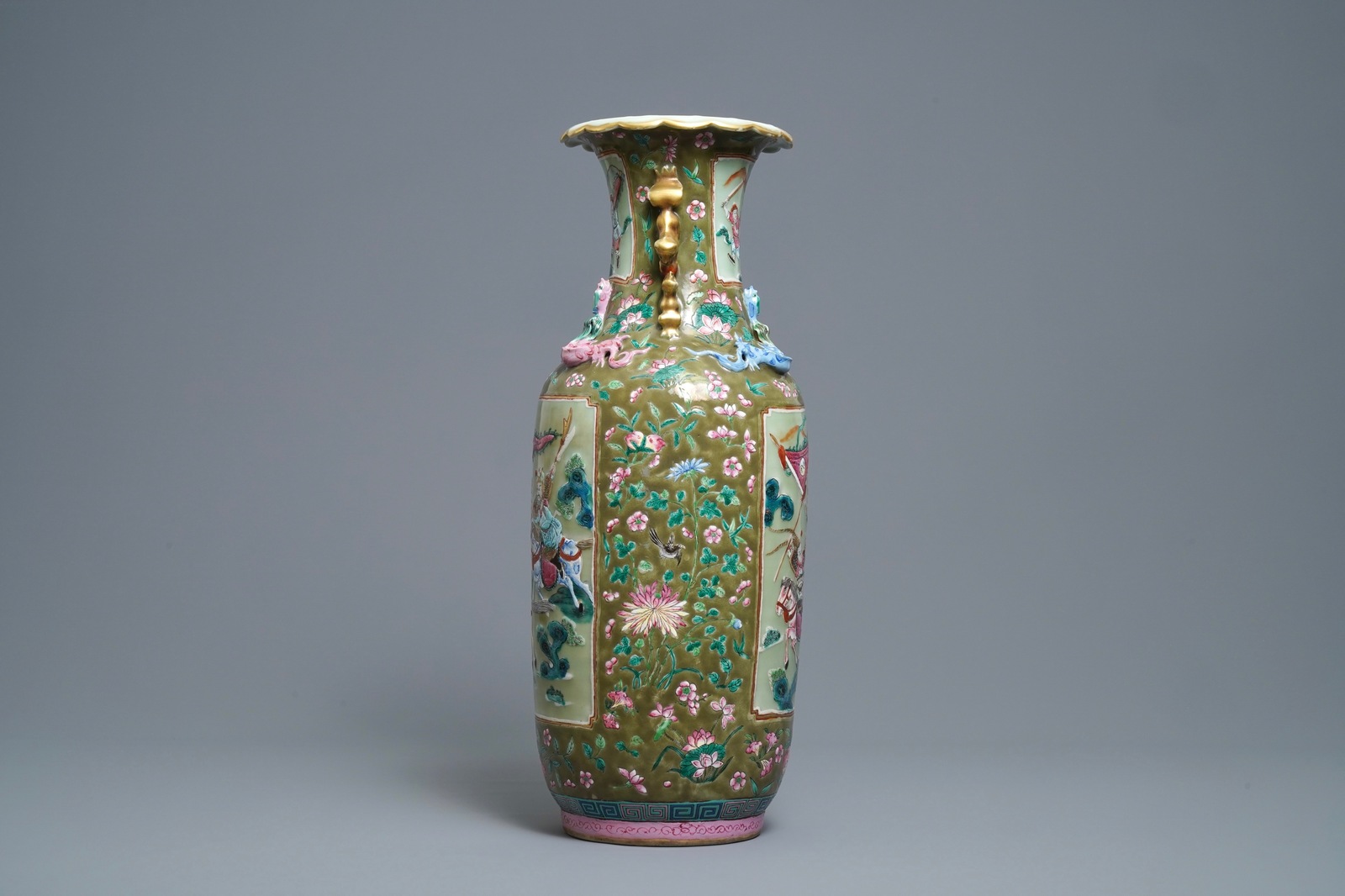 A Chinese brown- and celadon-ground famille rose vase, 19th C. - Image 4 of 6