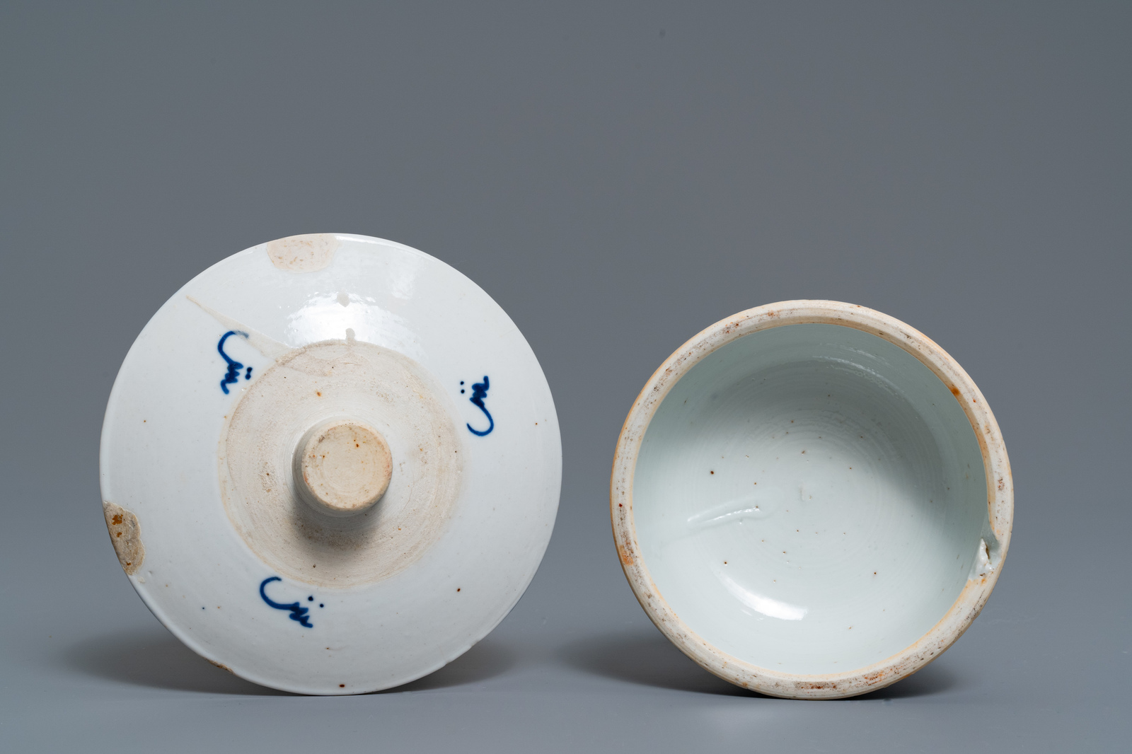 A pair of Chinese blue and white candlesticks and three famille rose figures of boys, 19th C. - Image 8 of 16