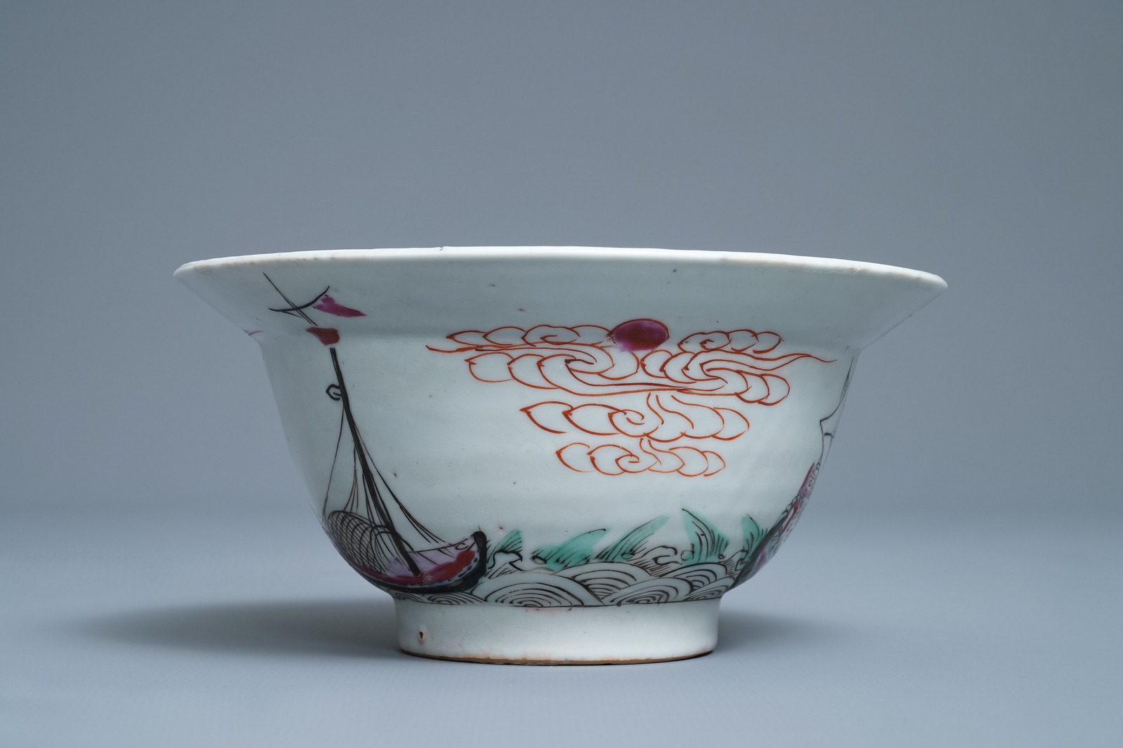 A Chinese famille rose 'Threemaster' bowl, Yongzheng/Qianlong - Image 3 of 7