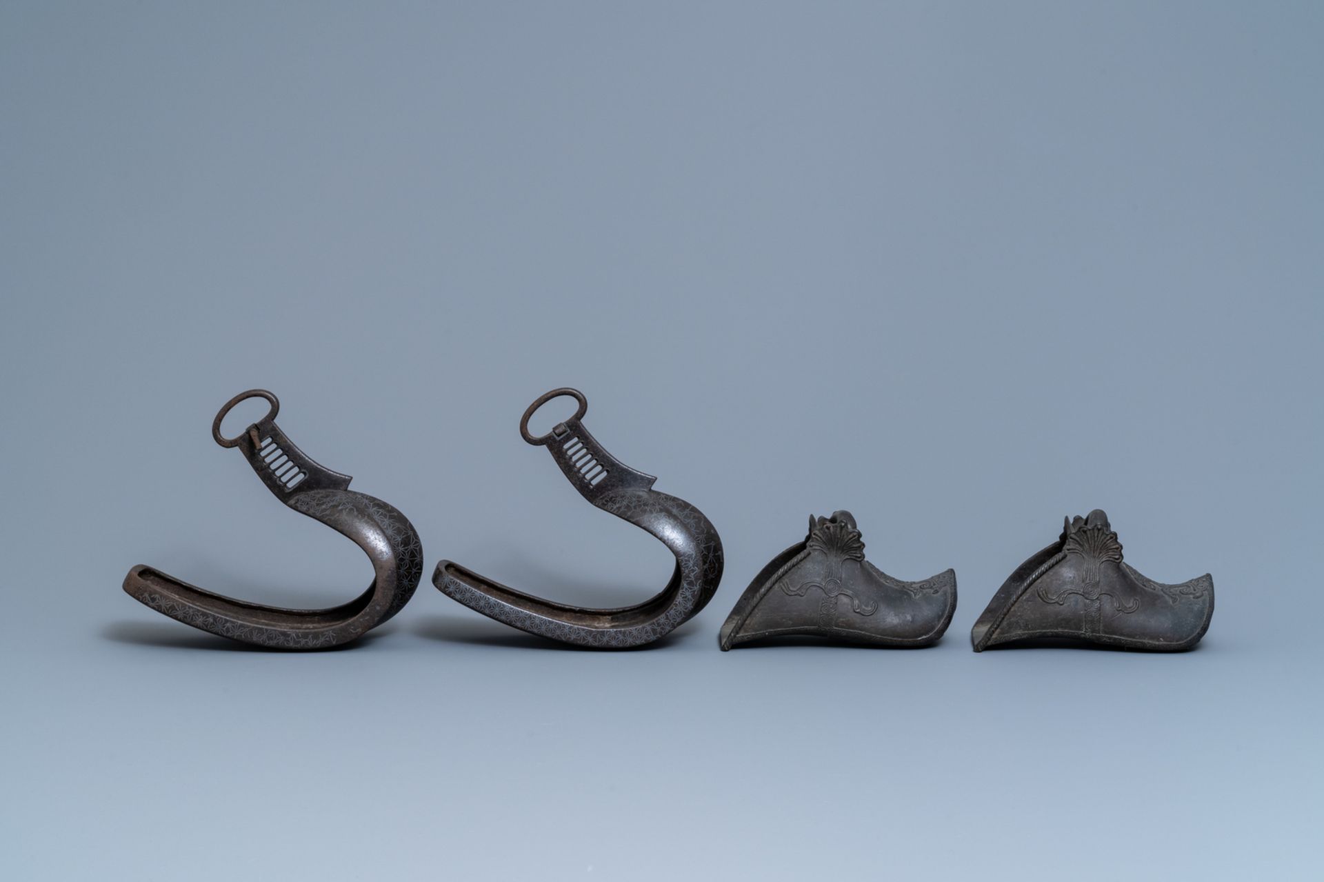 Five pairs of Chinese and Japanese stirrups, 18/19th C. - Image 2 of 13
