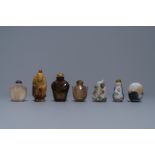 Six Chinese carved agate snuff bottles and a pendant, 19/20th C.