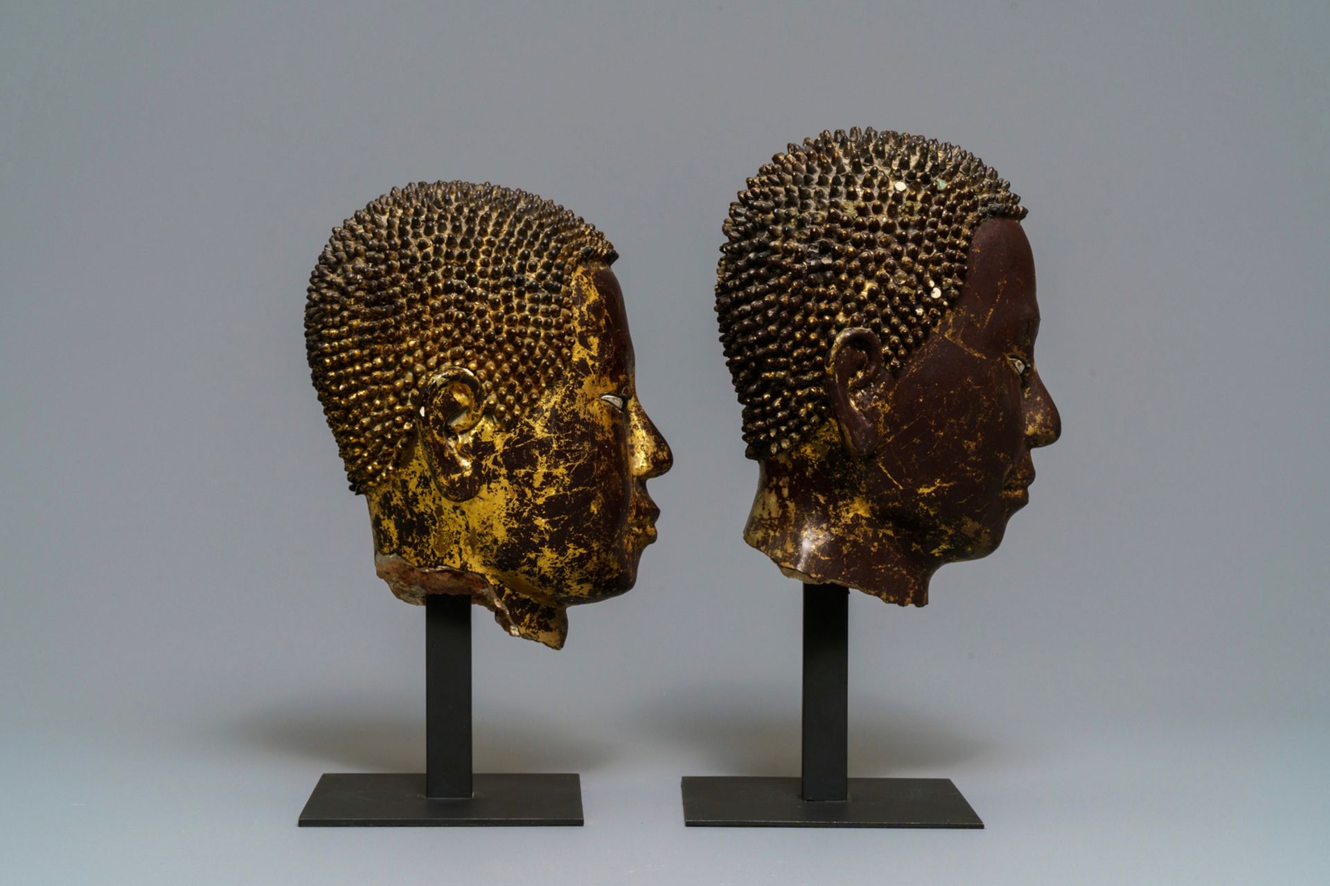 Two gilt-lacquered terracotta and stucco heads of Buddha, Thailand, Ayutthaya period, 18th C. - Image 4 of 5