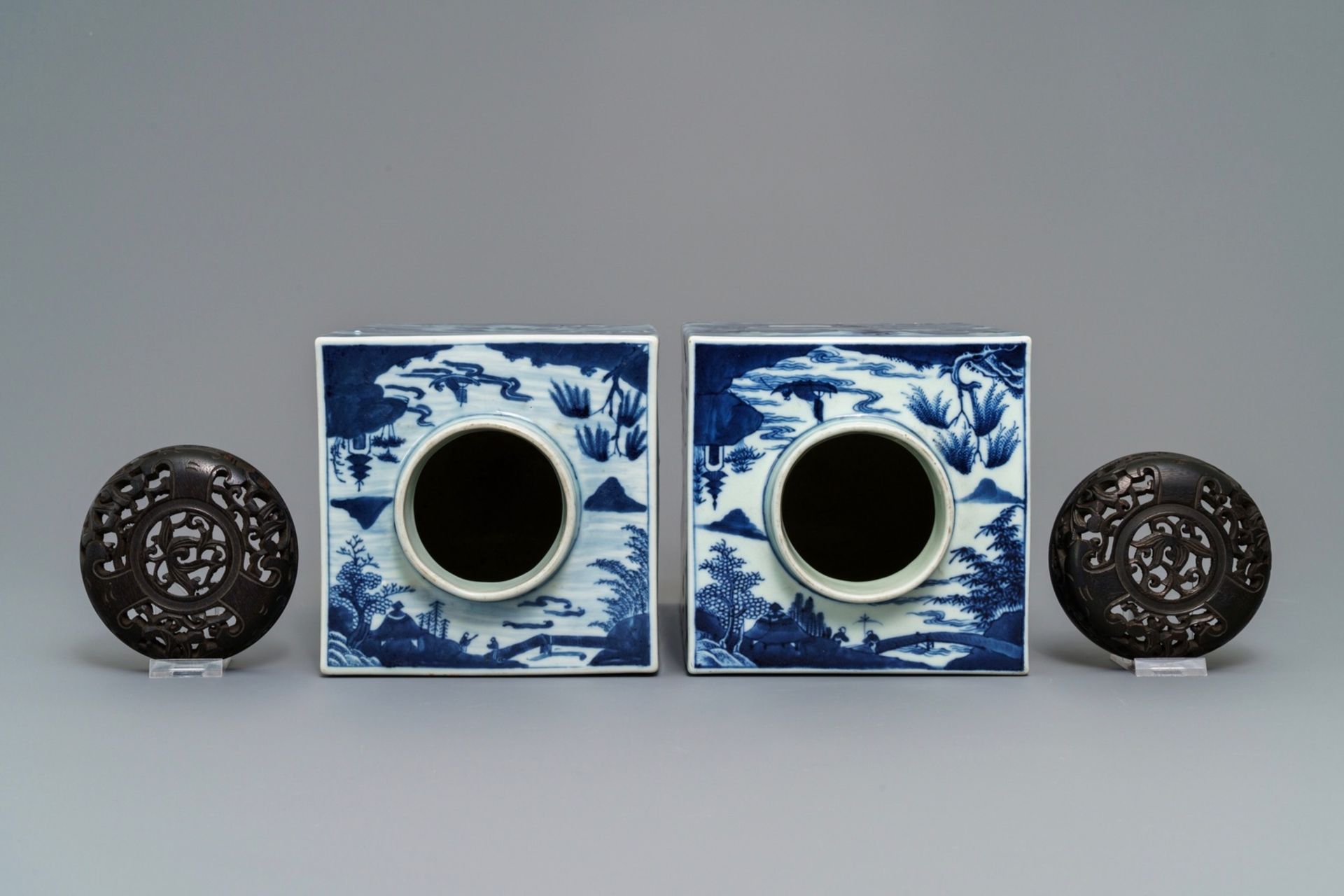 A pair of tall Chinese blue and white tea caddies with landscapes, 19th C. - Image 6 of 8