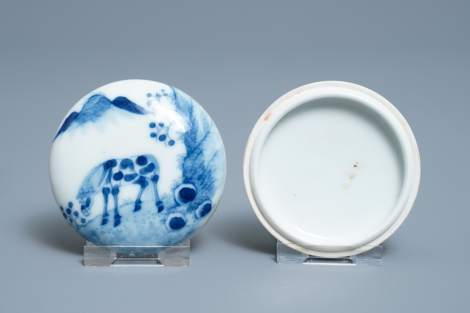 A varied collection of Chinese qianjiang cai, famille rose and blue and white porcelain, 19/20th C. - Image 9 of 20