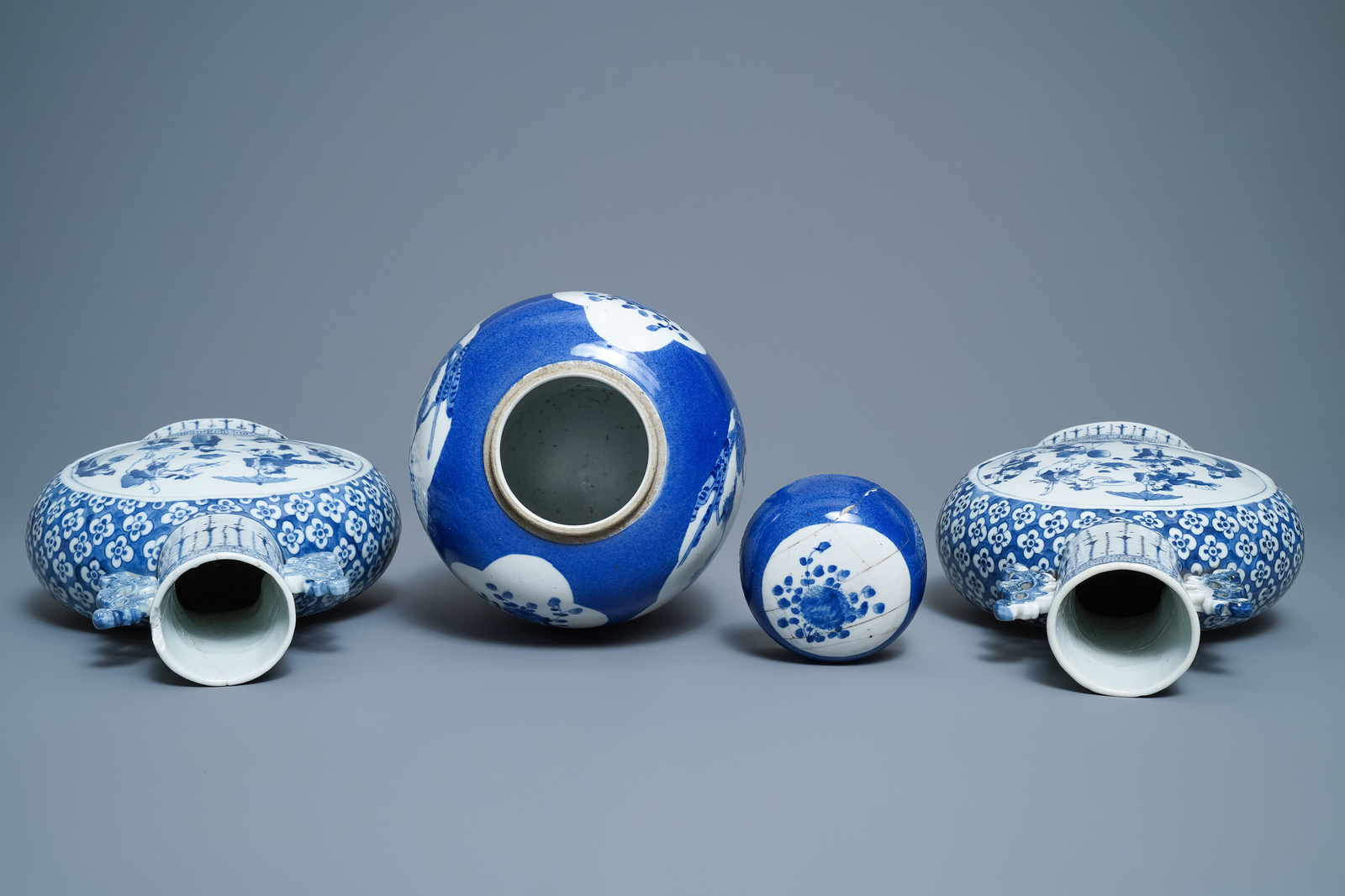 A pair of Chinese blue and white 'moonflask' vases and a covered jar, 19th C. - Image 5 of 6