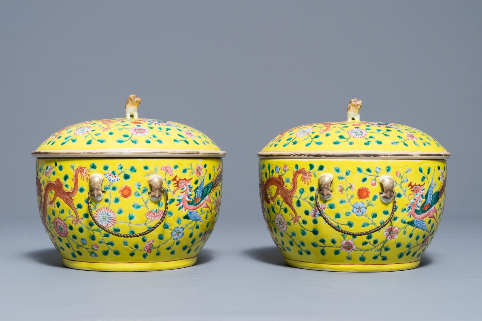 A pair of Chinese famille rose tureens and covers with dragons and phoenixes, 19th C. - Image 5 of 12