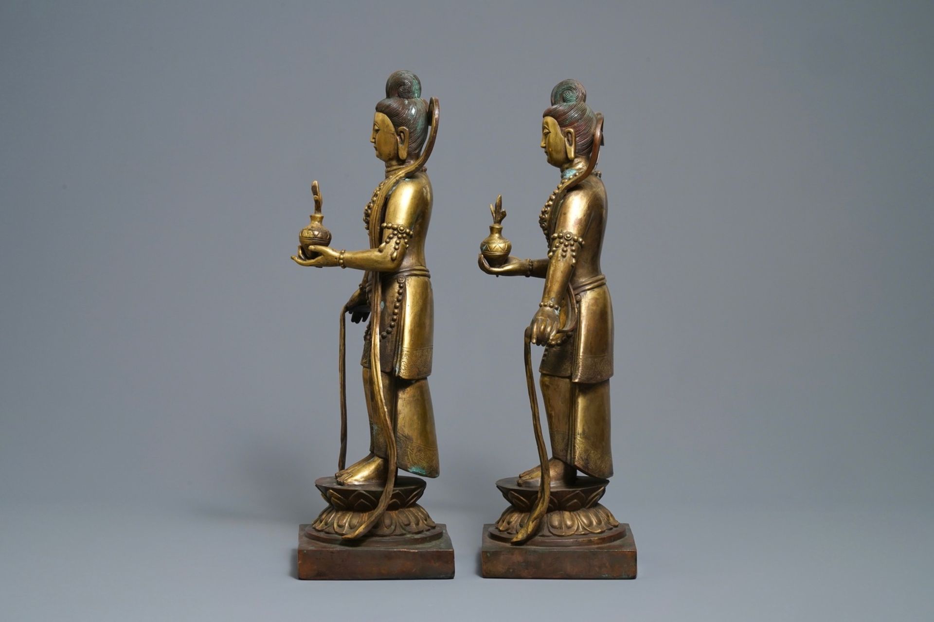 A pair of large Chinese gilt bronze figures, 19th C. - Image 5 of 7