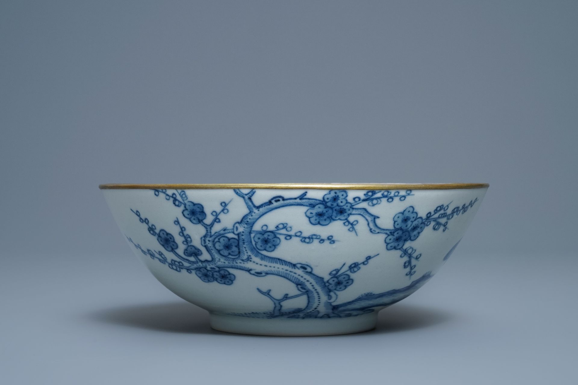 A Chinese blue and white Vietnamese market 'Bleu de Hue' bowl, 19th C.