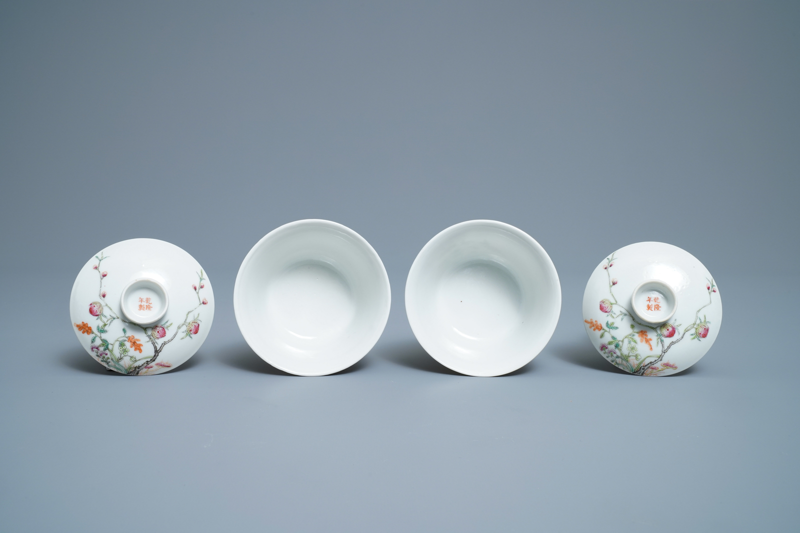 A varied collection of Chinese qianjiang cai, famille rose and blue and white porcelain, 19/20th C. - Image 16 of 20