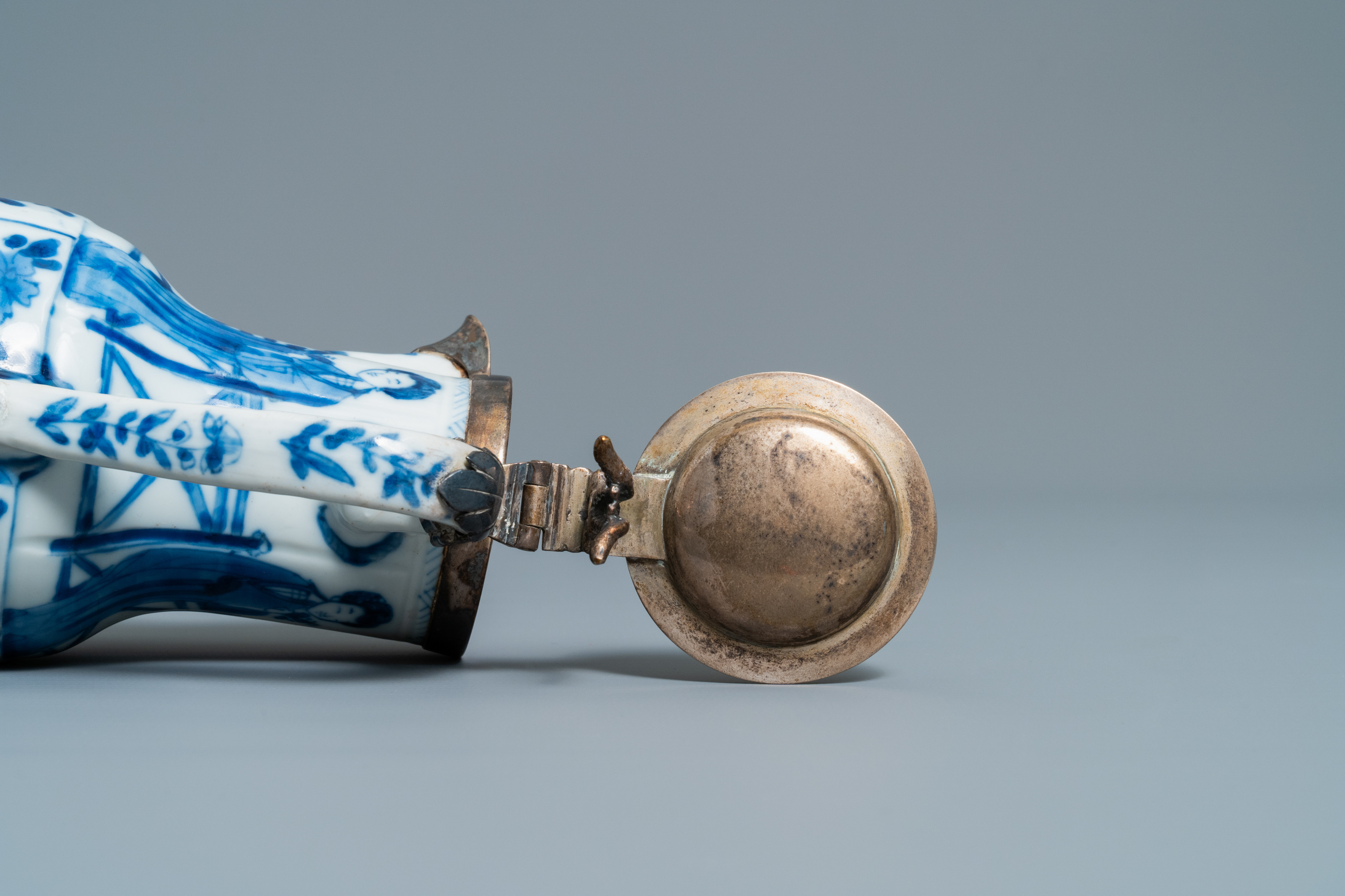 Three Chinese blue and white ewers, a teapot and a metal-mounted vase, Kangxi/Qianlong - Image 16 of 18