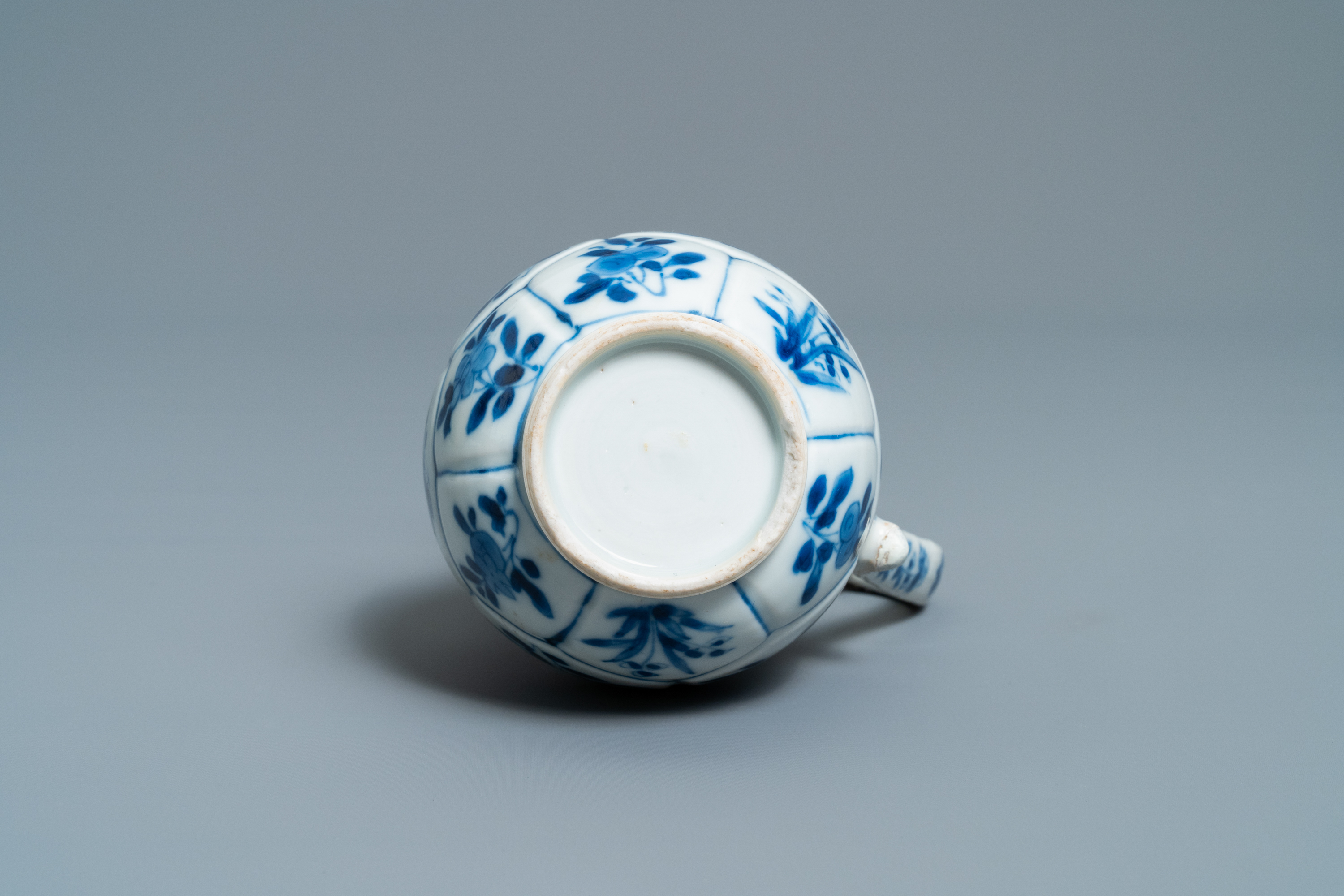 Three Chinese blue and white ewers, a teapot and a metal-mounted vase, Kangxi/Qianlong - Image 18 of 18