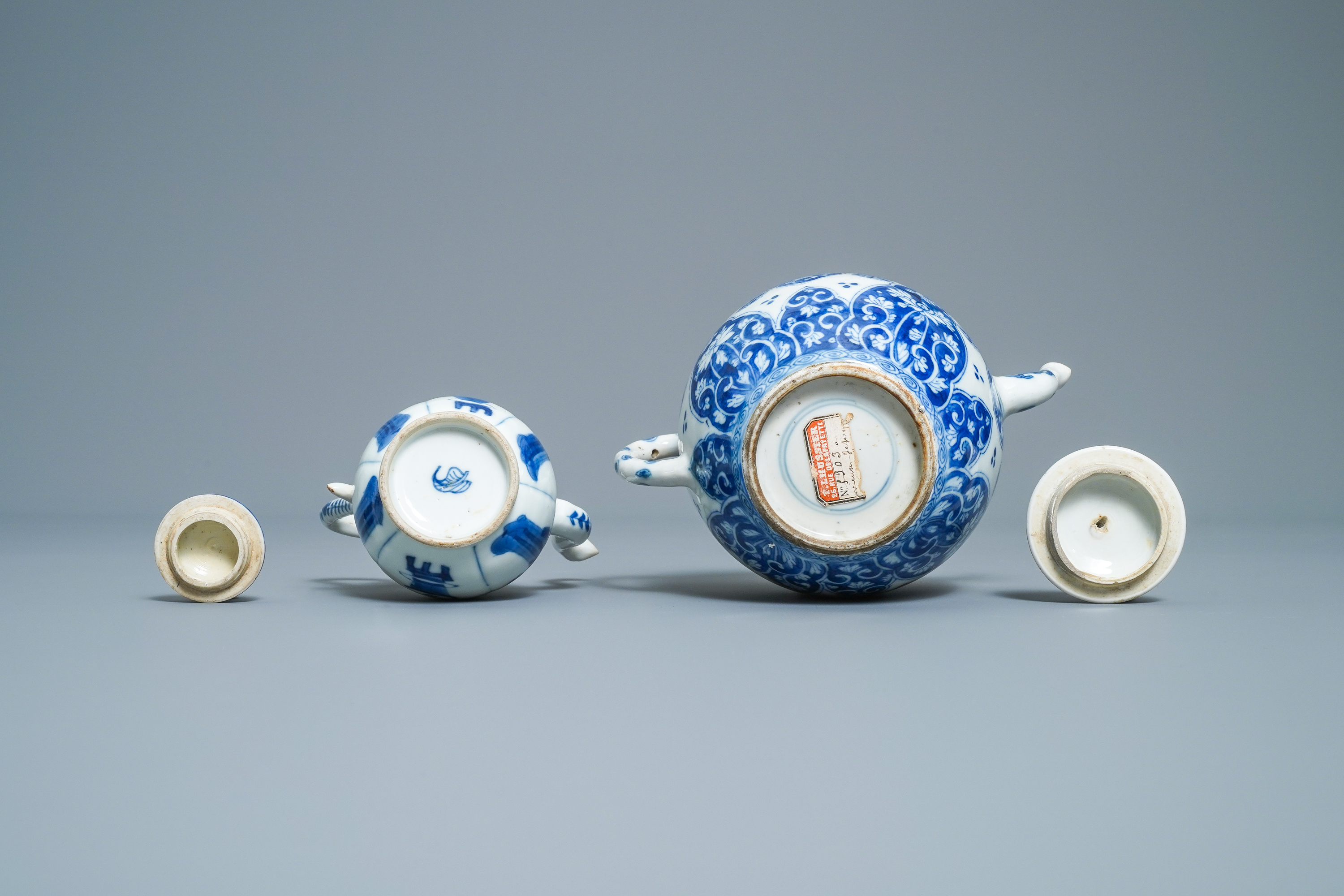 A Chinese blue and white teapot and a jug, Kangxi - Image 7 of 7