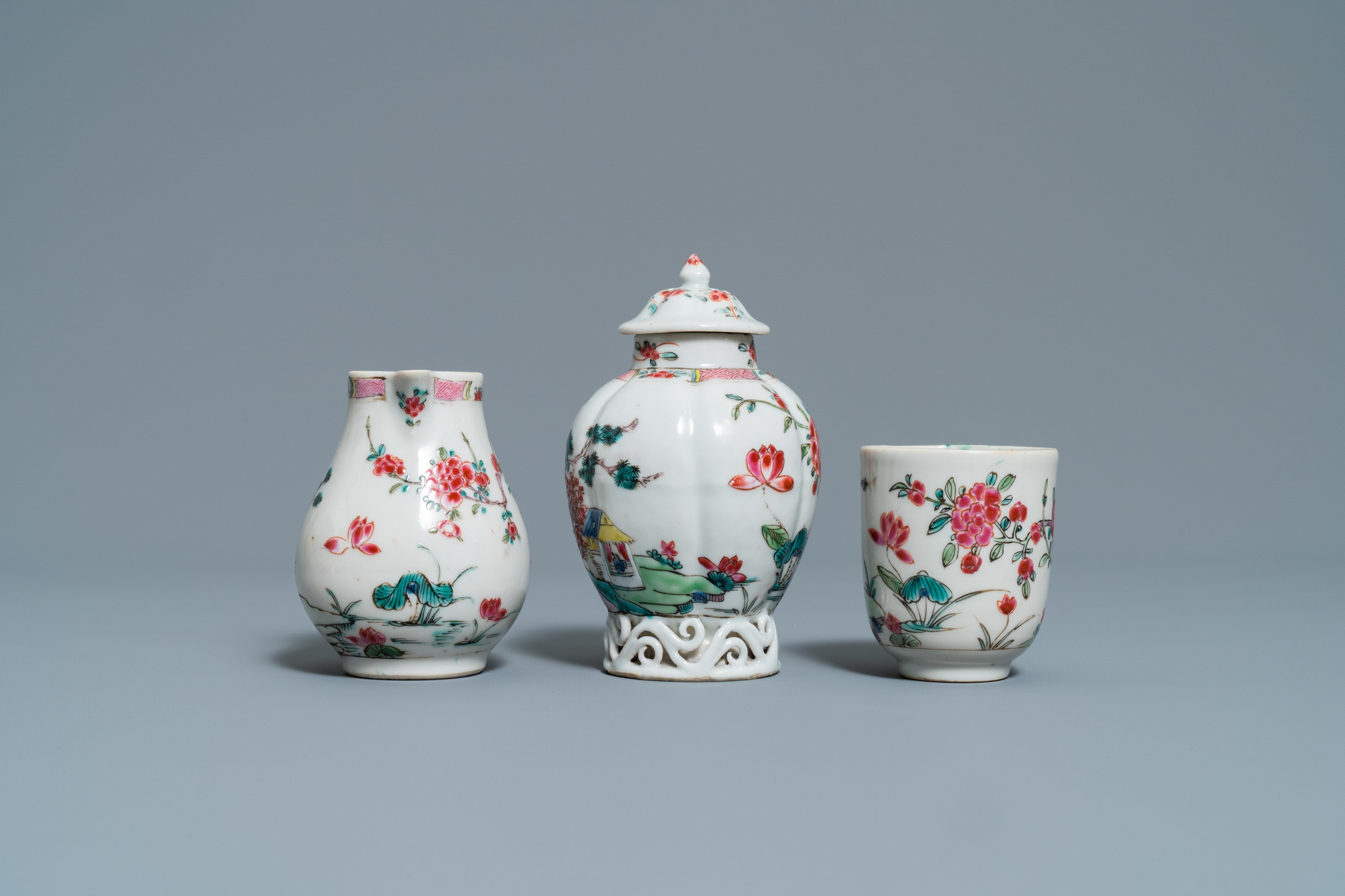 A Chinese famille rose 27-piece tea service with landscape design, Yongzheng/Qianlong - Image 23 of 33