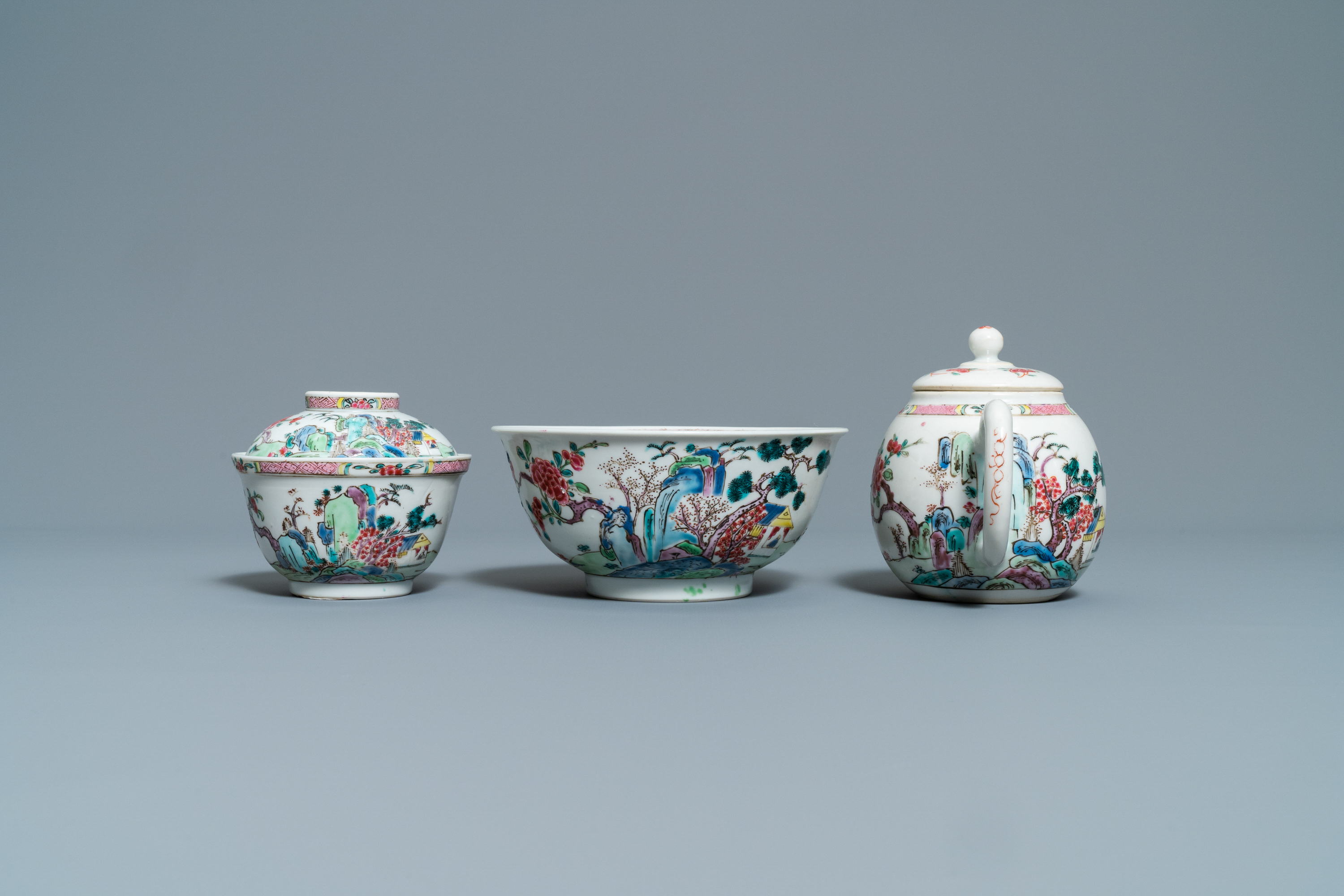 A Chinese famille rose 27-piece tea service with landscape design, Yongzheng/Qianlong - Image 31 of 33