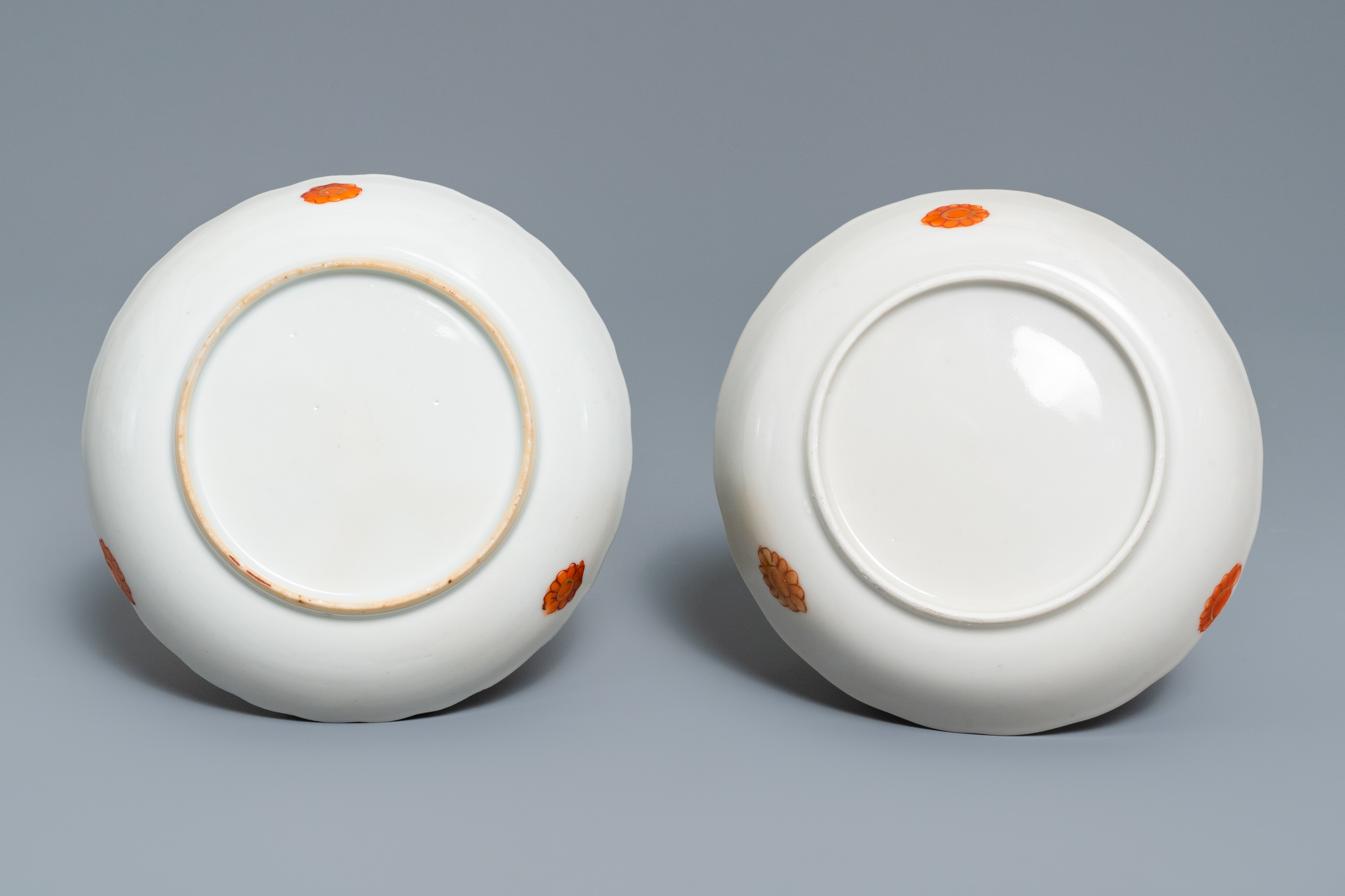 A pair of Chinese famille rose 'Tobacco leaf' cups and saucers, Qianlong - Image 3 of 9