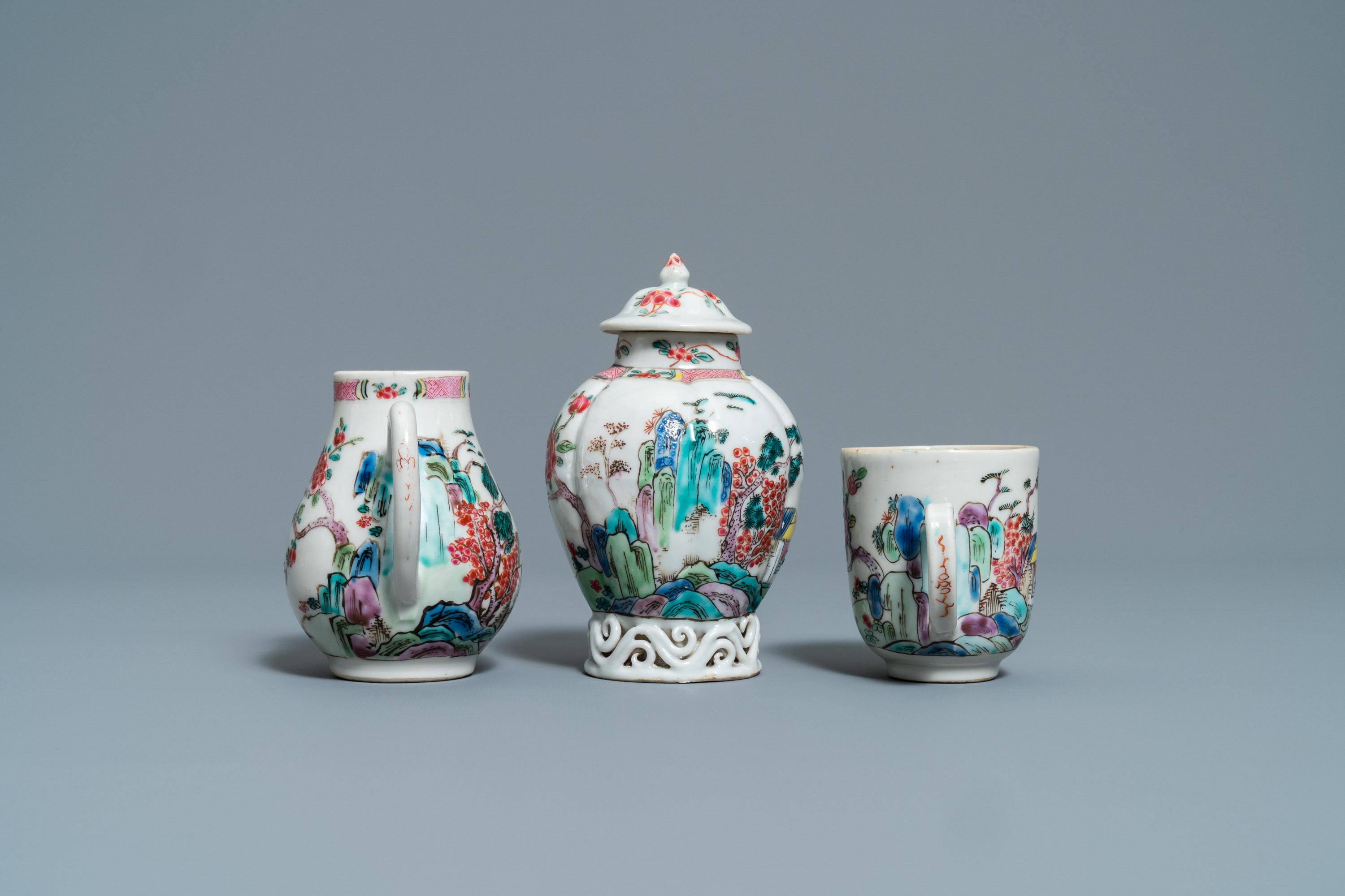 A Chinese famille rose 27-piece tea service with landscape design, Yongzheng/Qianlong - Image 25 of 33