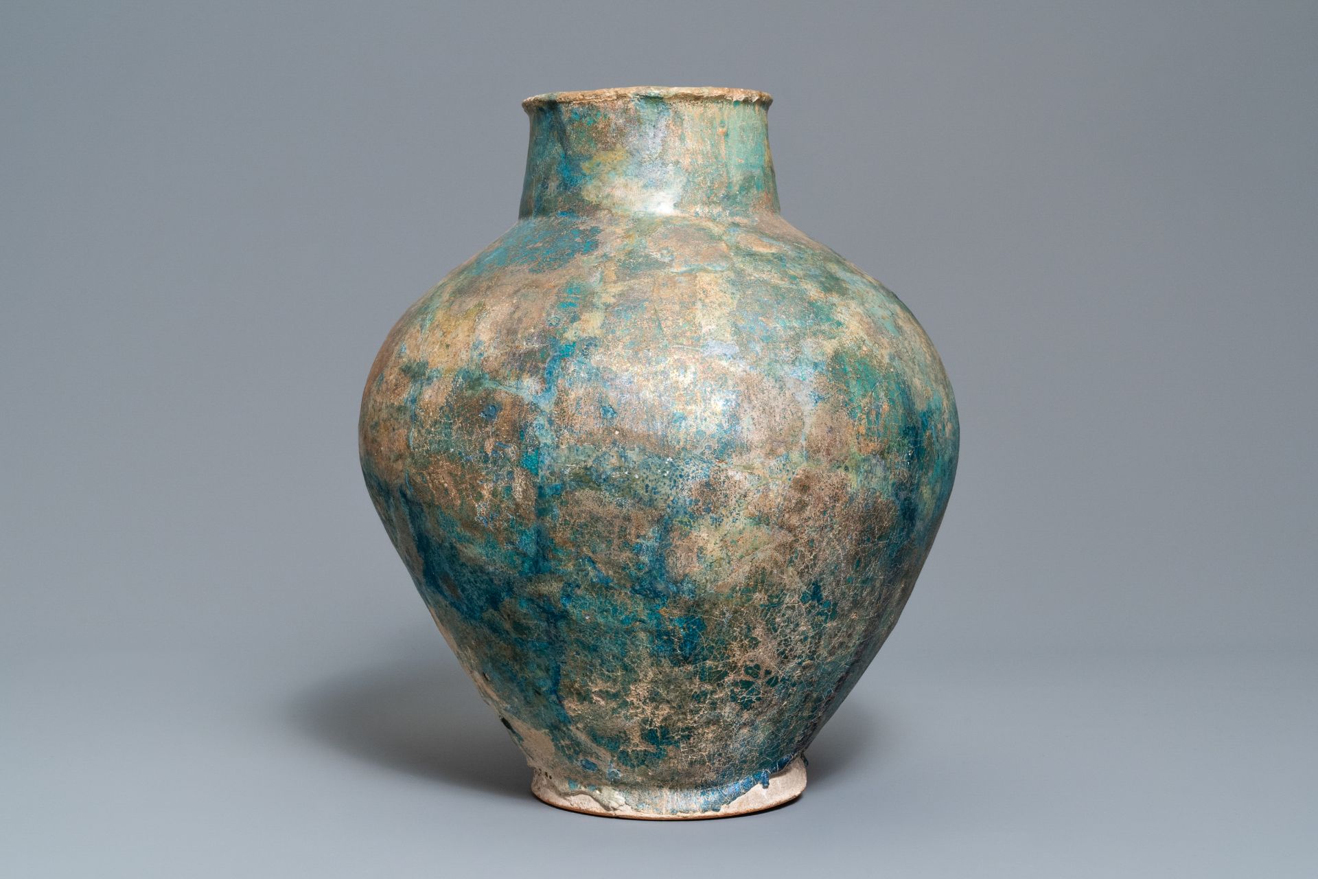 A large Persian turquoise-glazed globular vase, Kashan or Raqqa, 15/16th C. - Image 2 of 6