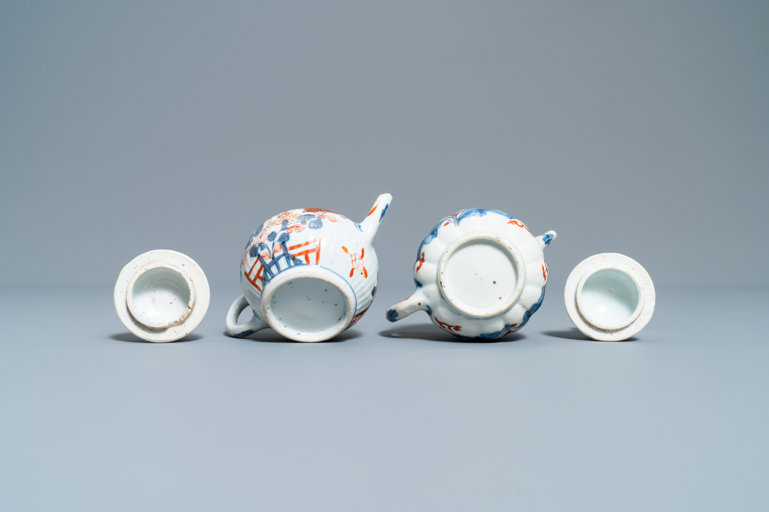 Four Chinese Imari-style teapots and covers, Kangxi - Image 7 of 13