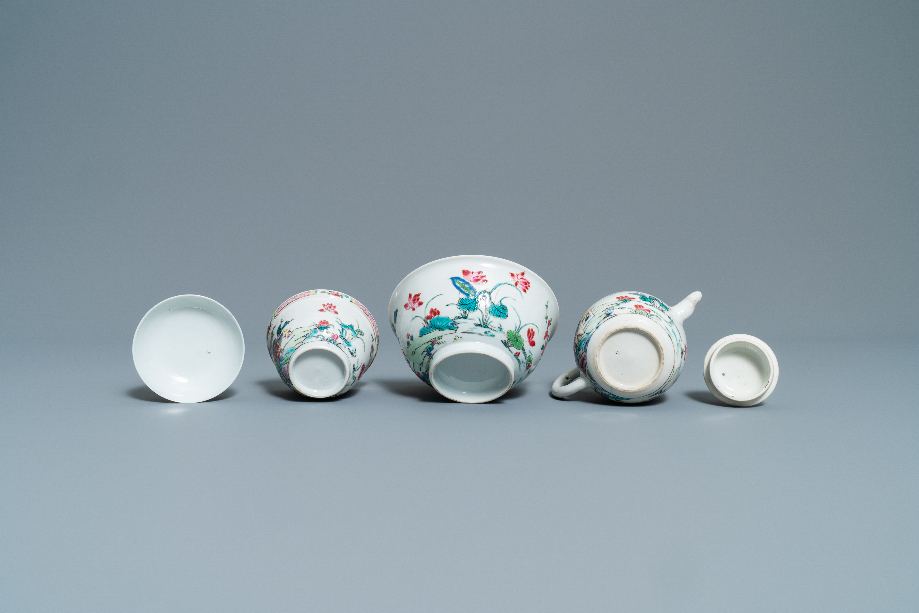 A Chinese famille rose 27-piece tea service with landscape design, Yongzheng/Qianlong - Image 33 of 33