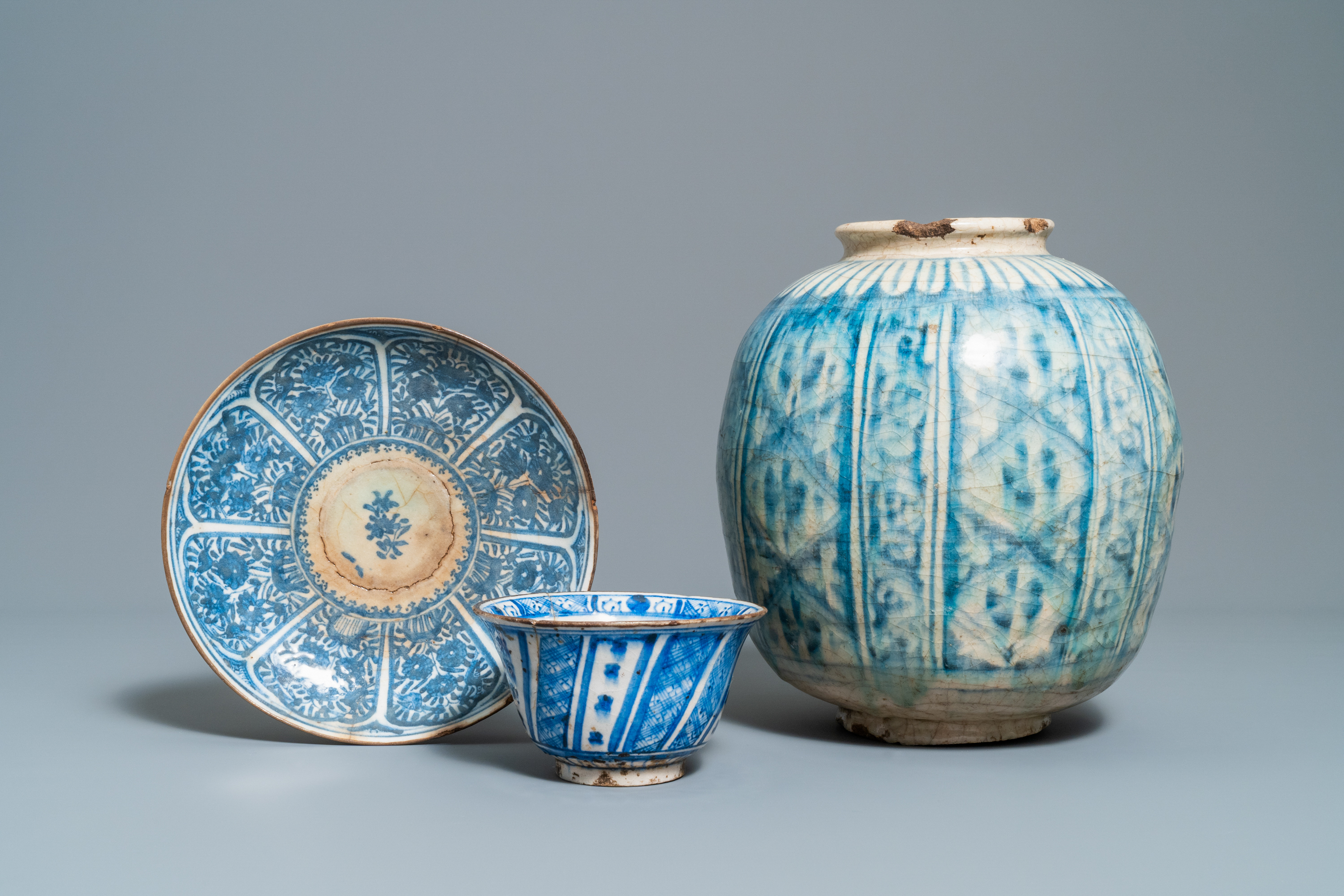 A Persian blue and white vase, a bowl and a dish, Syria and/or Iran, 18/19th C.