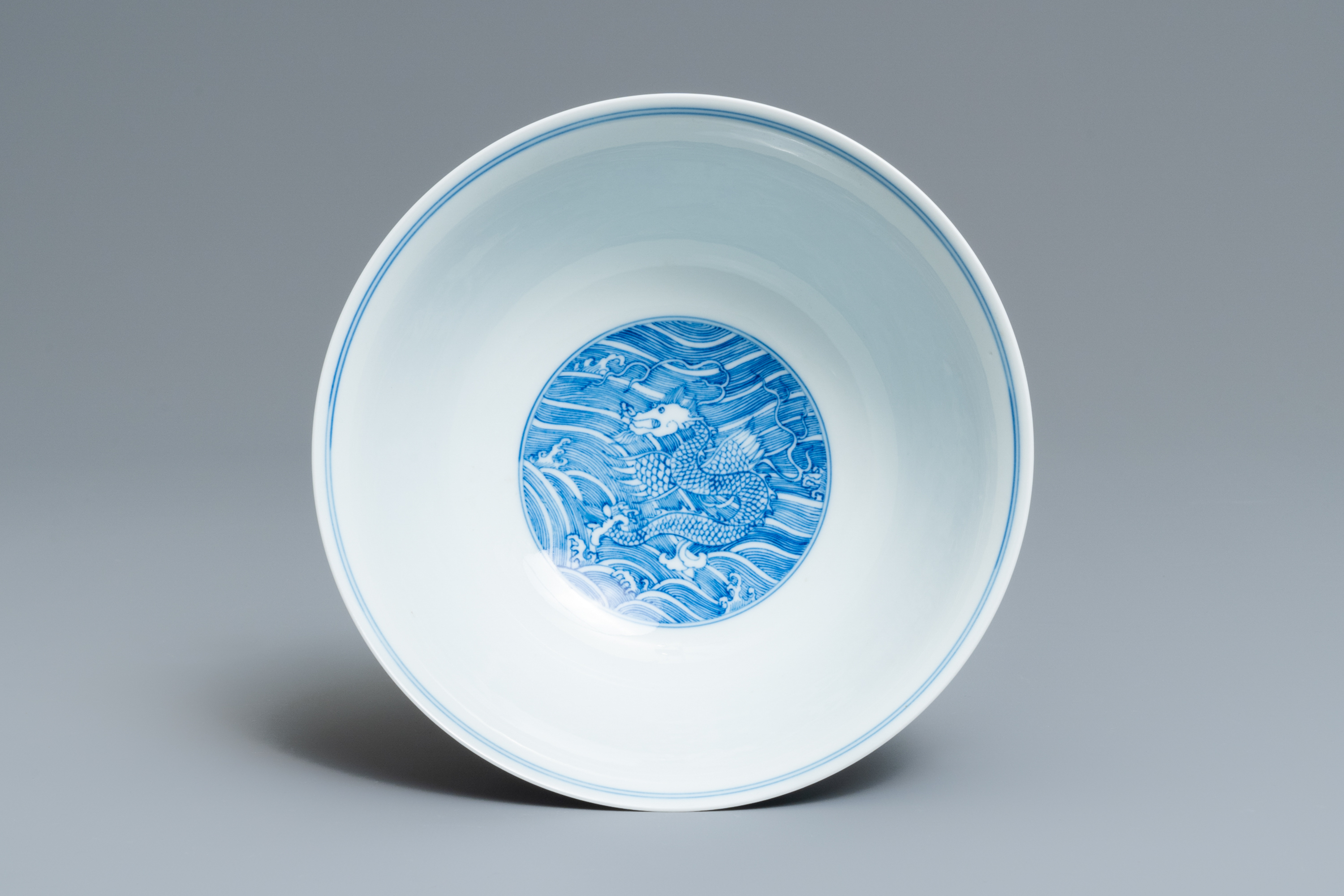 A Chinese blue and white 'mythical beasts' bowl, Guangxu mark, 19/20th C. - Image 6 of 7
