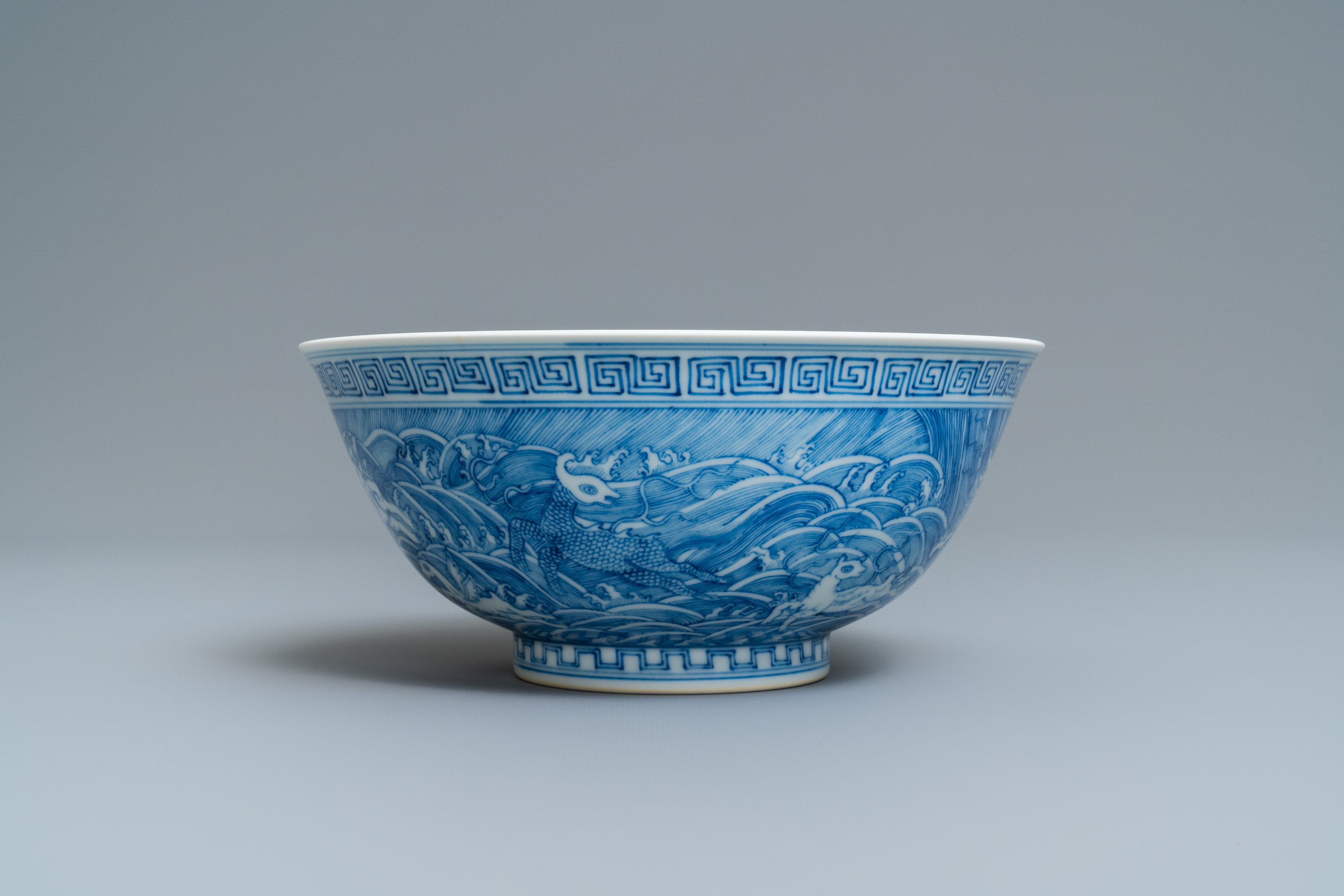 A Chinese blue and white 'mythical beasts' bowl, Guangxu mark, 19/20th C. - Image 3 of 7