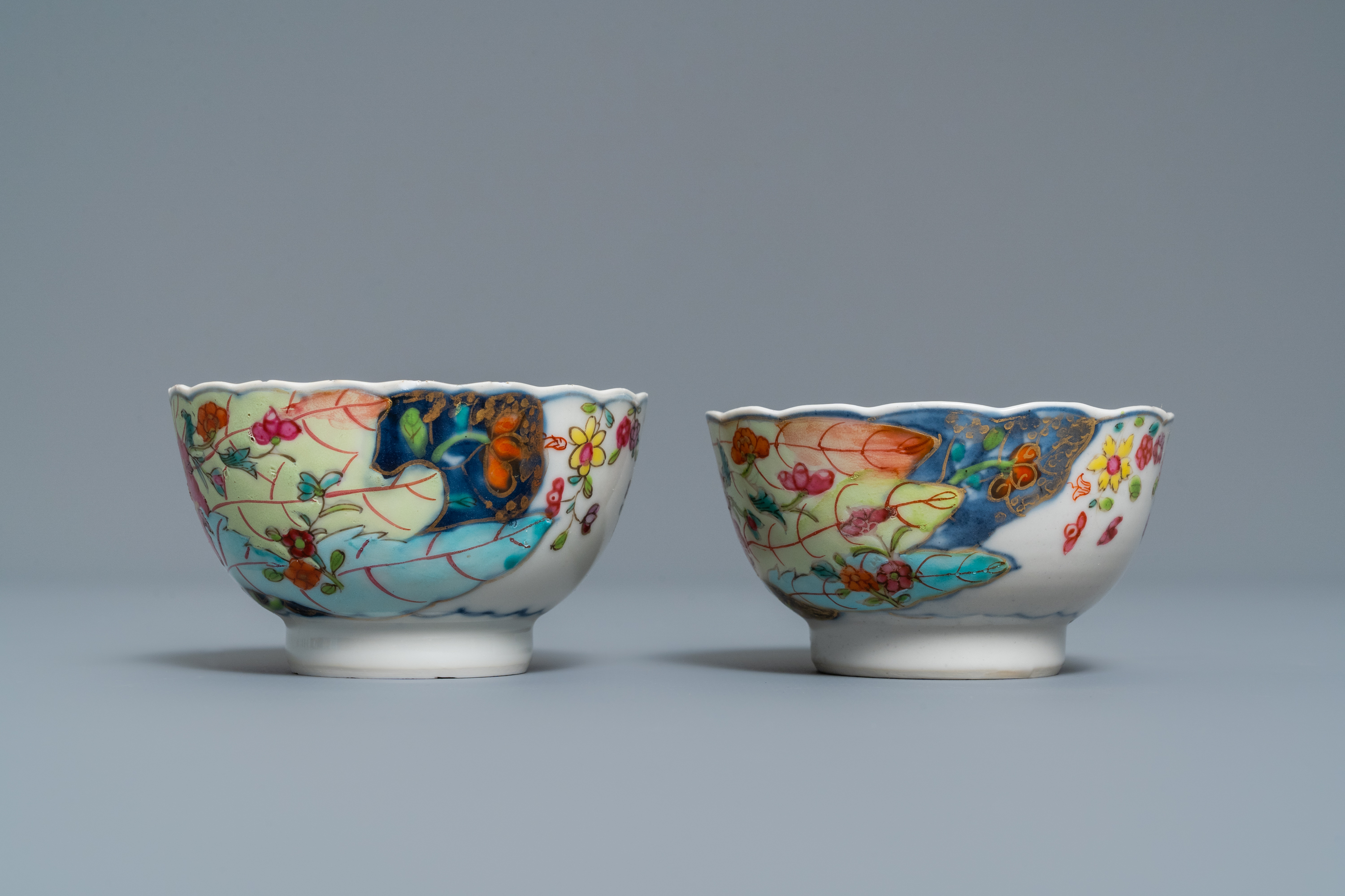 A pair of Chinese famille rose 'Tobacco leaf' cups and saucers, Qianlong - Image 5 of 9