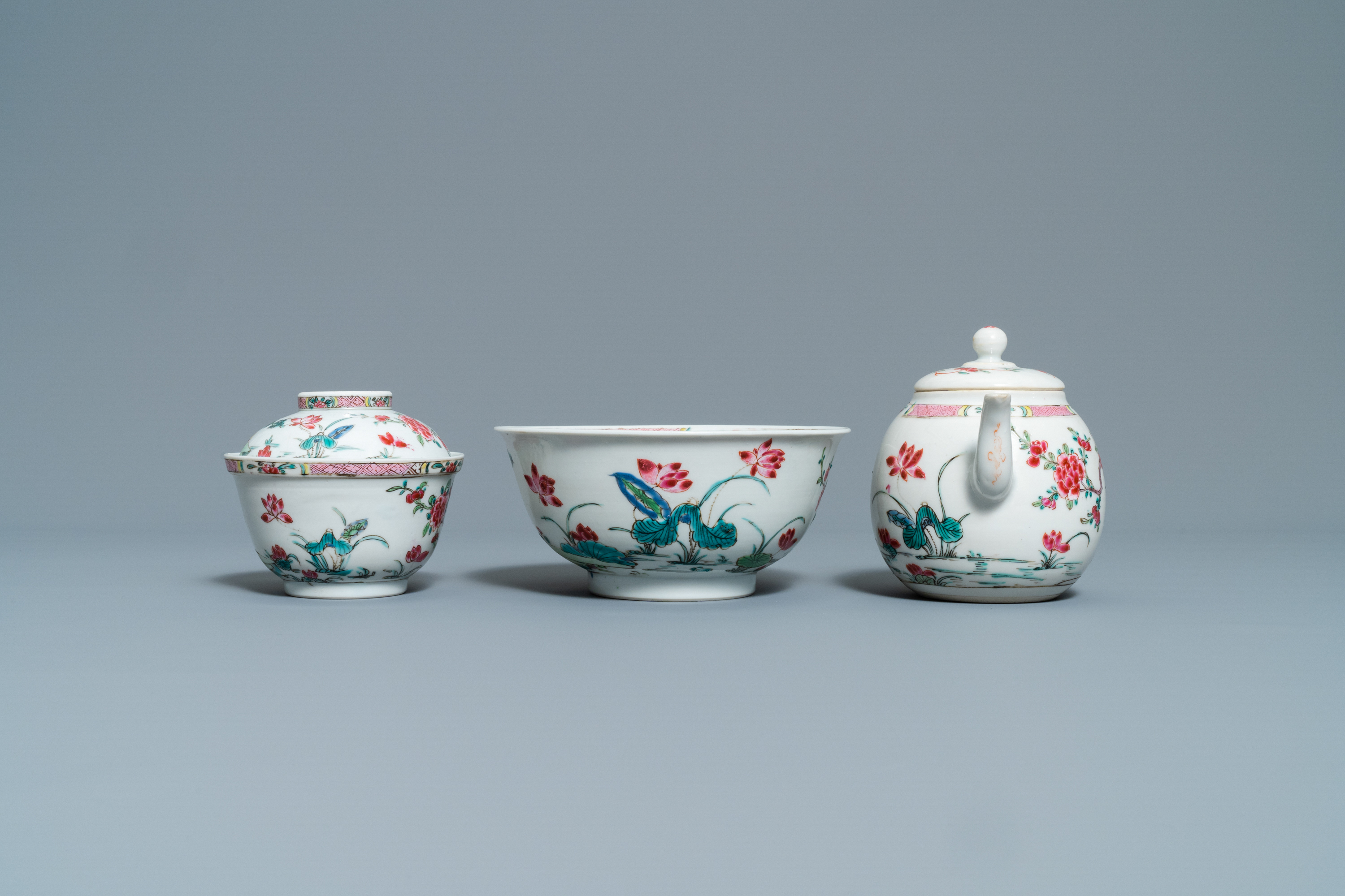 A Chinese famille rose 27-piece tea service with landscape design, Yongzheng/Qianlong - Image 29 of 33