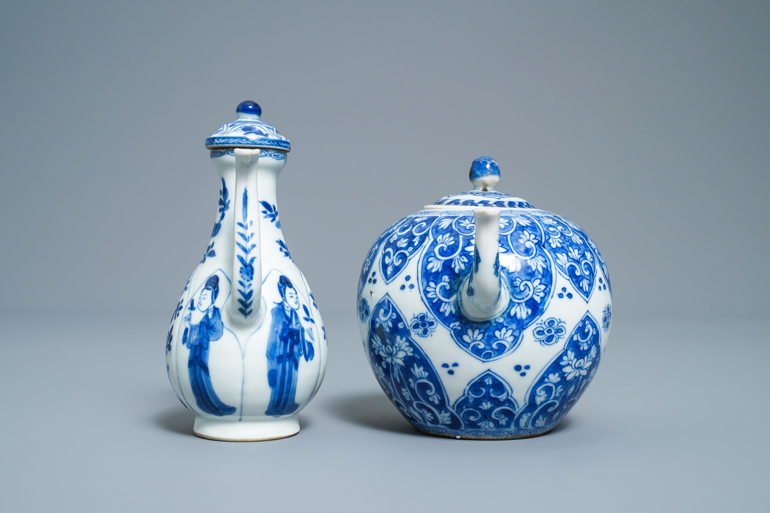 A Chinese blue and white teapot and a jug, Kangxi - Image 5 of 7