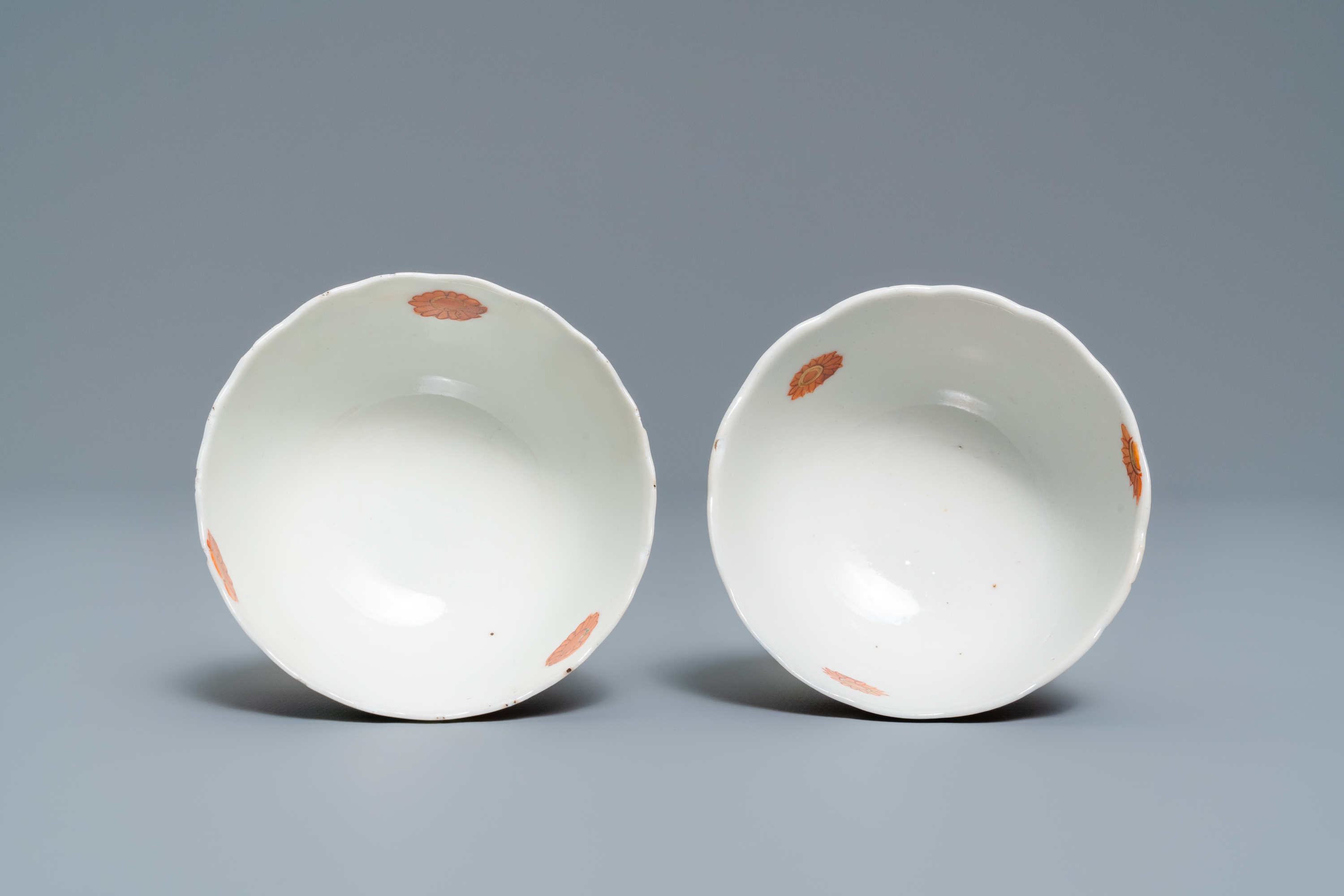 A pair of Chinese famille rose 'Tobacco leaf' cups and saucers, Qianlong - Image 8 of 9