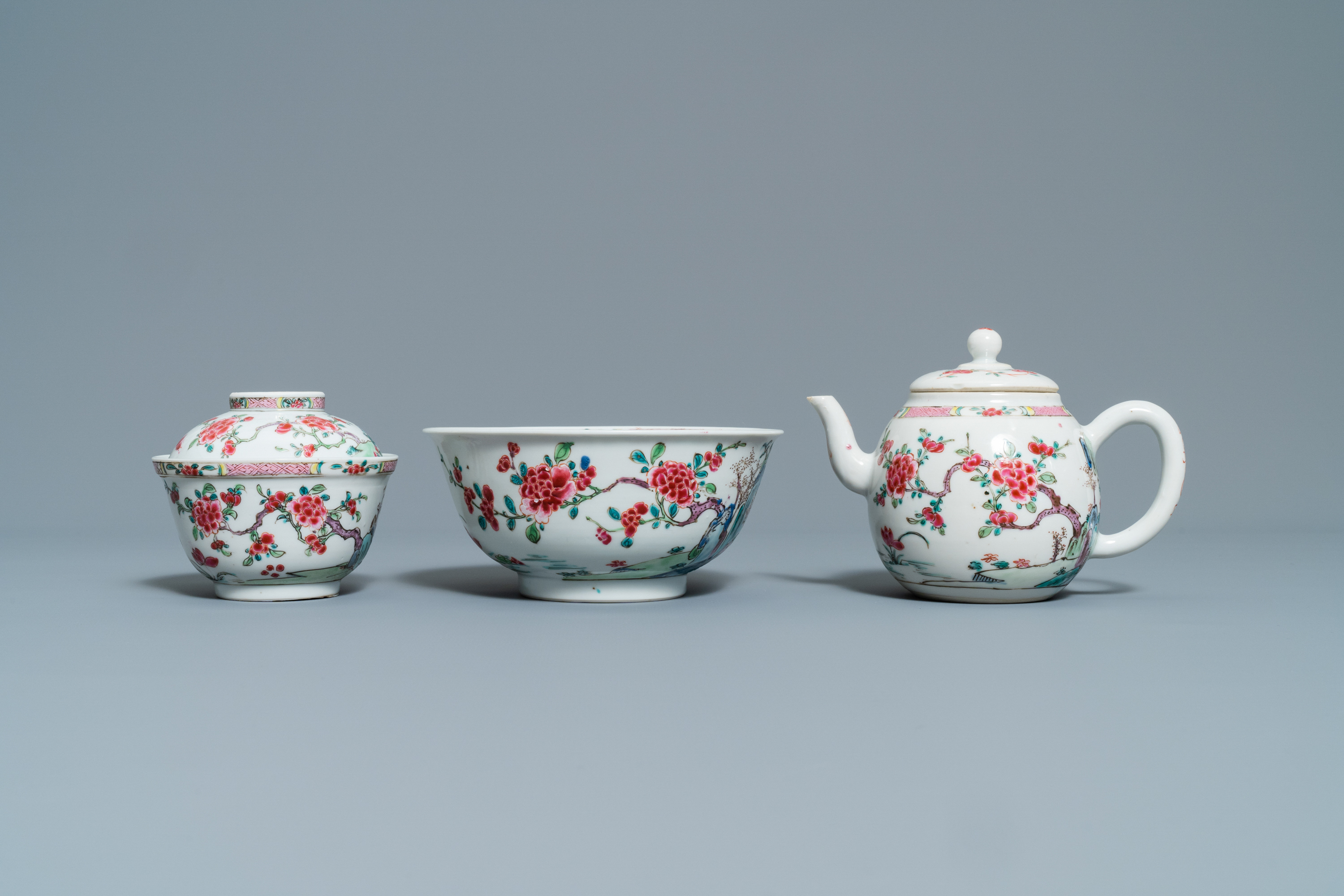 A Chinese famille rose 27-piece tea service with landscape design, Yongzheng/Qianlong - Image 30 of 33