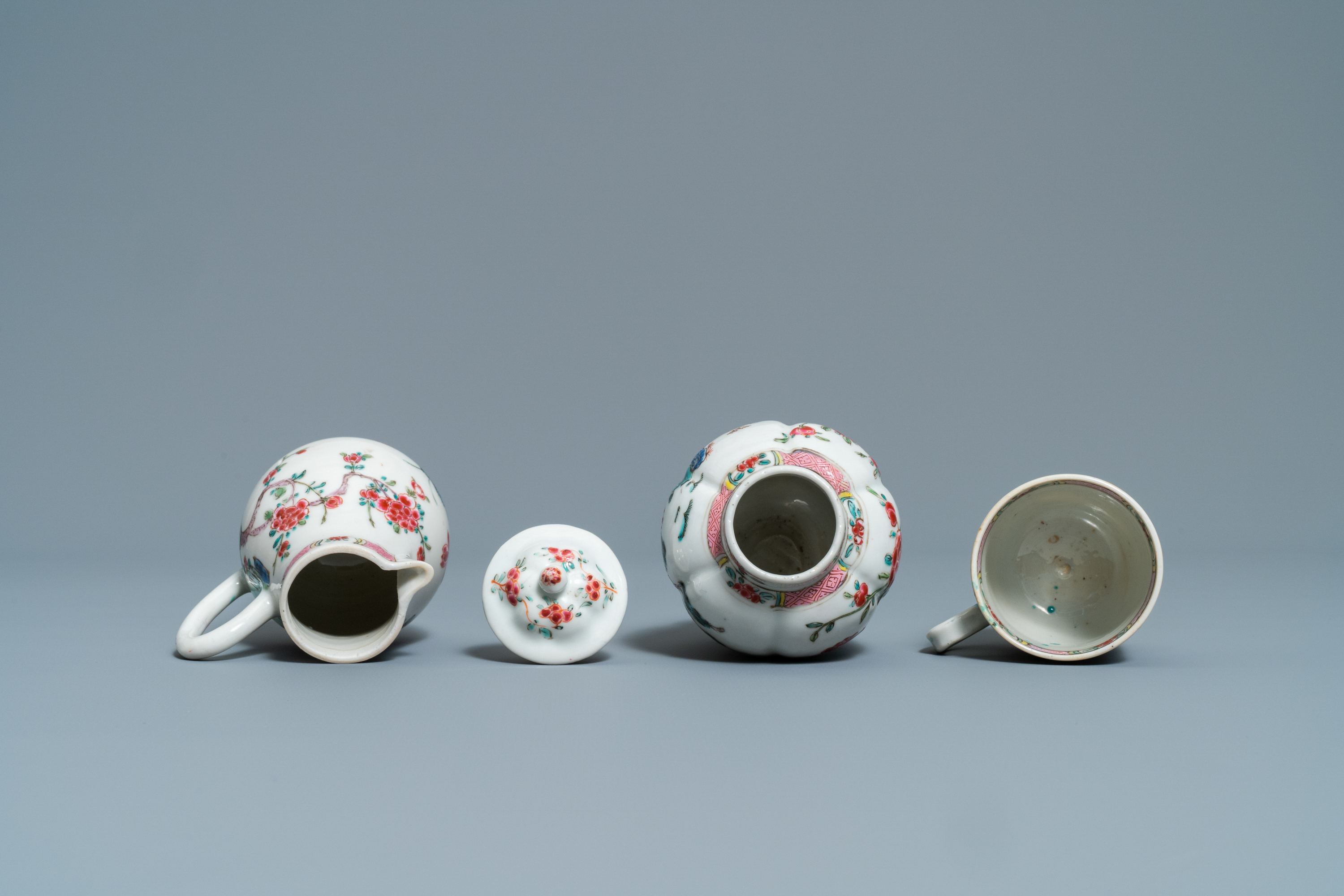 A Chinese famille rose 27-piece tea service with landscape design, Yongzheng/Qianlong - Image 26 of 33