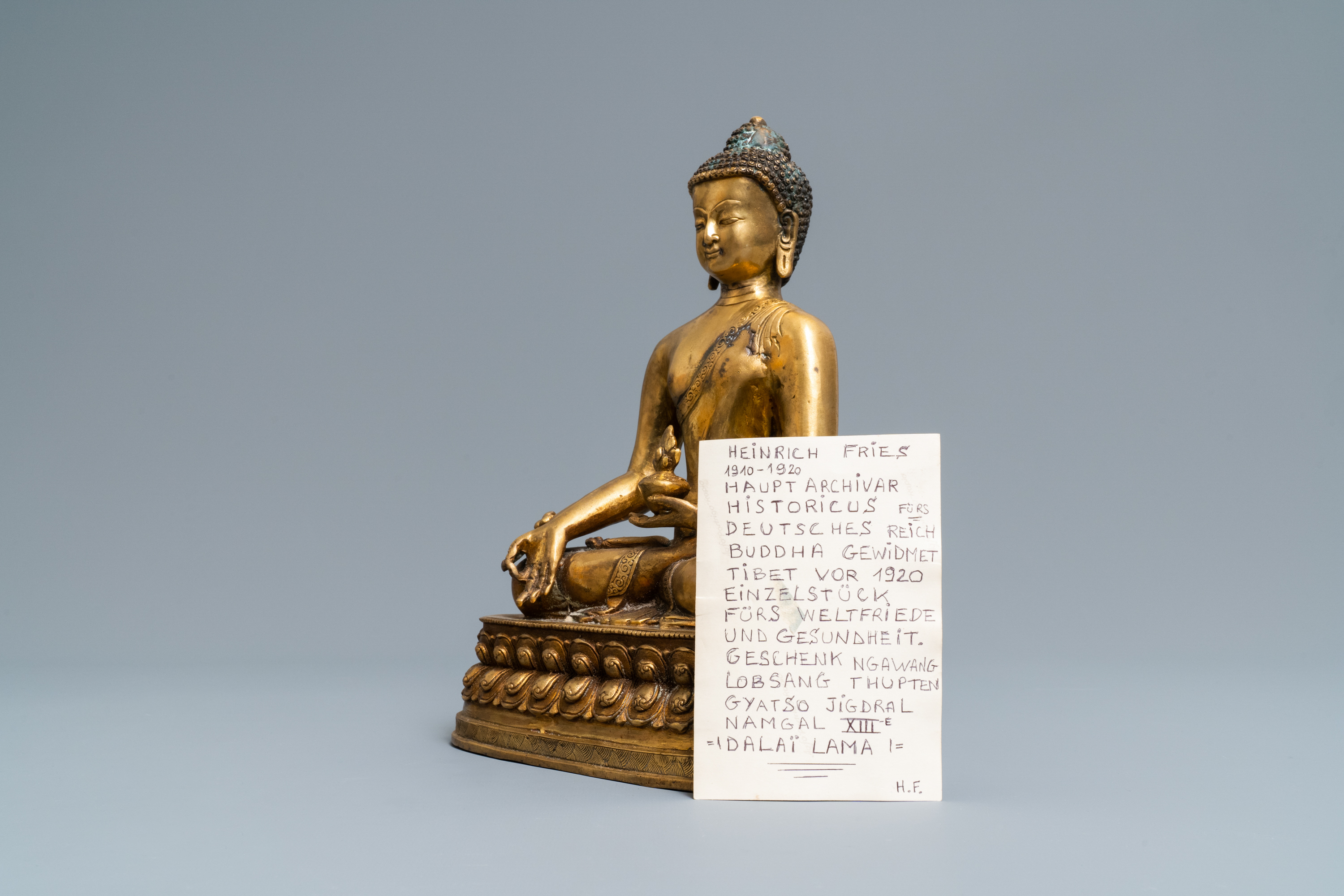 A Tibetan gilt bronze figure of Buddha, early 20th C. - Image 8 of 8