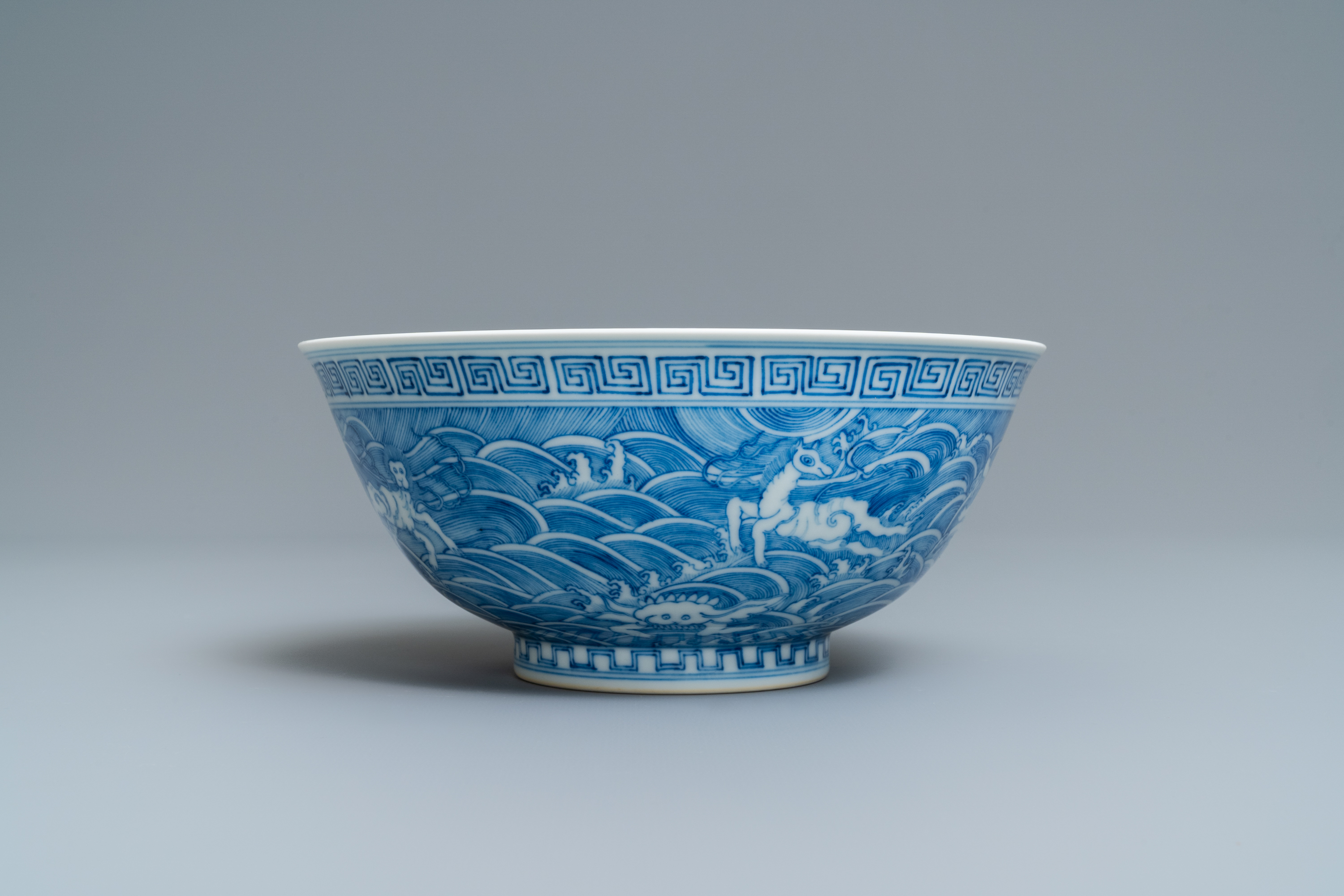 A Chinese blue and white 'mythical beasts' bowl, Guangxu mark, 19/20th C. - Image 5 of 7