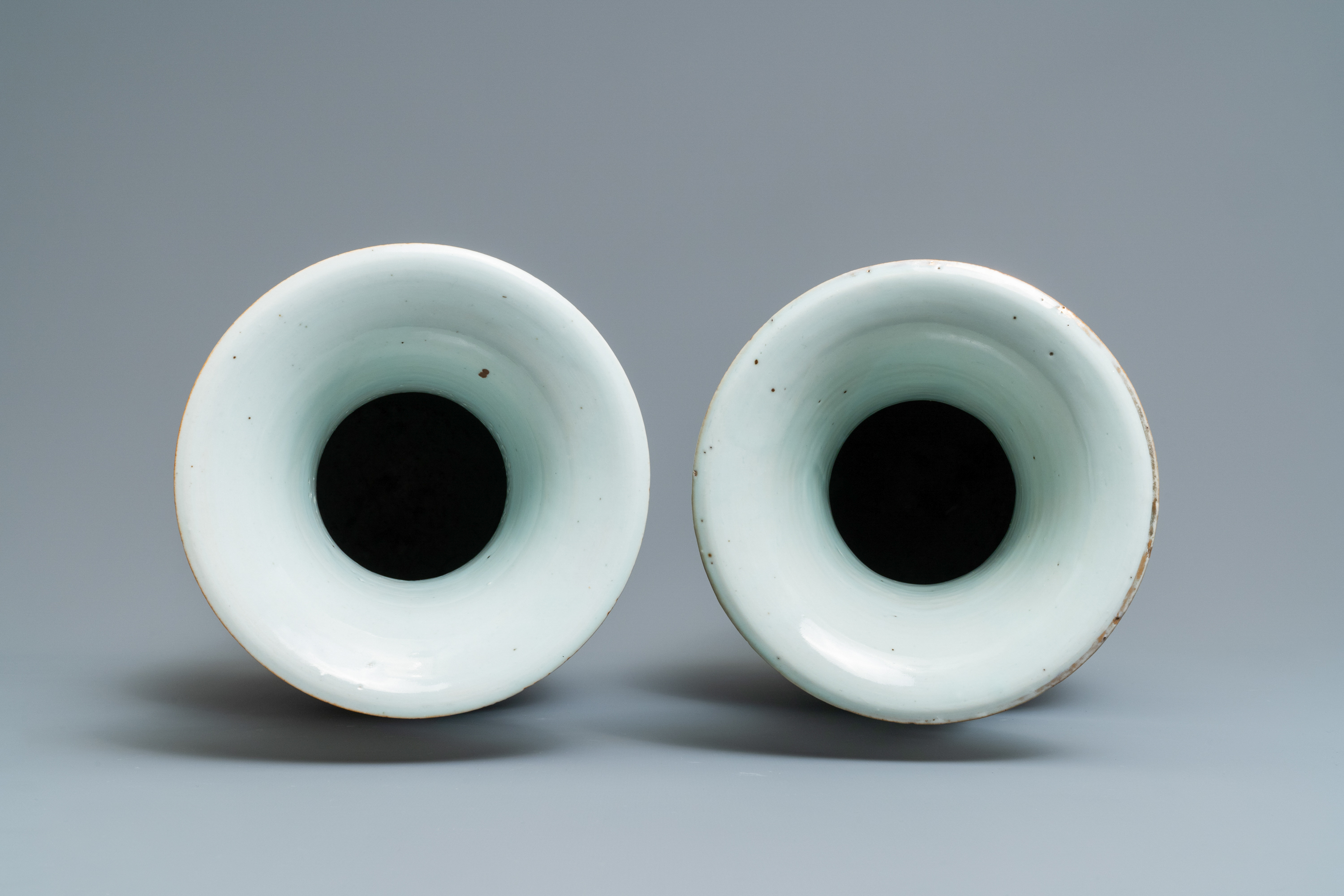 Two Chinese famille rose vases, 19/20th C. - Image 5 of 6