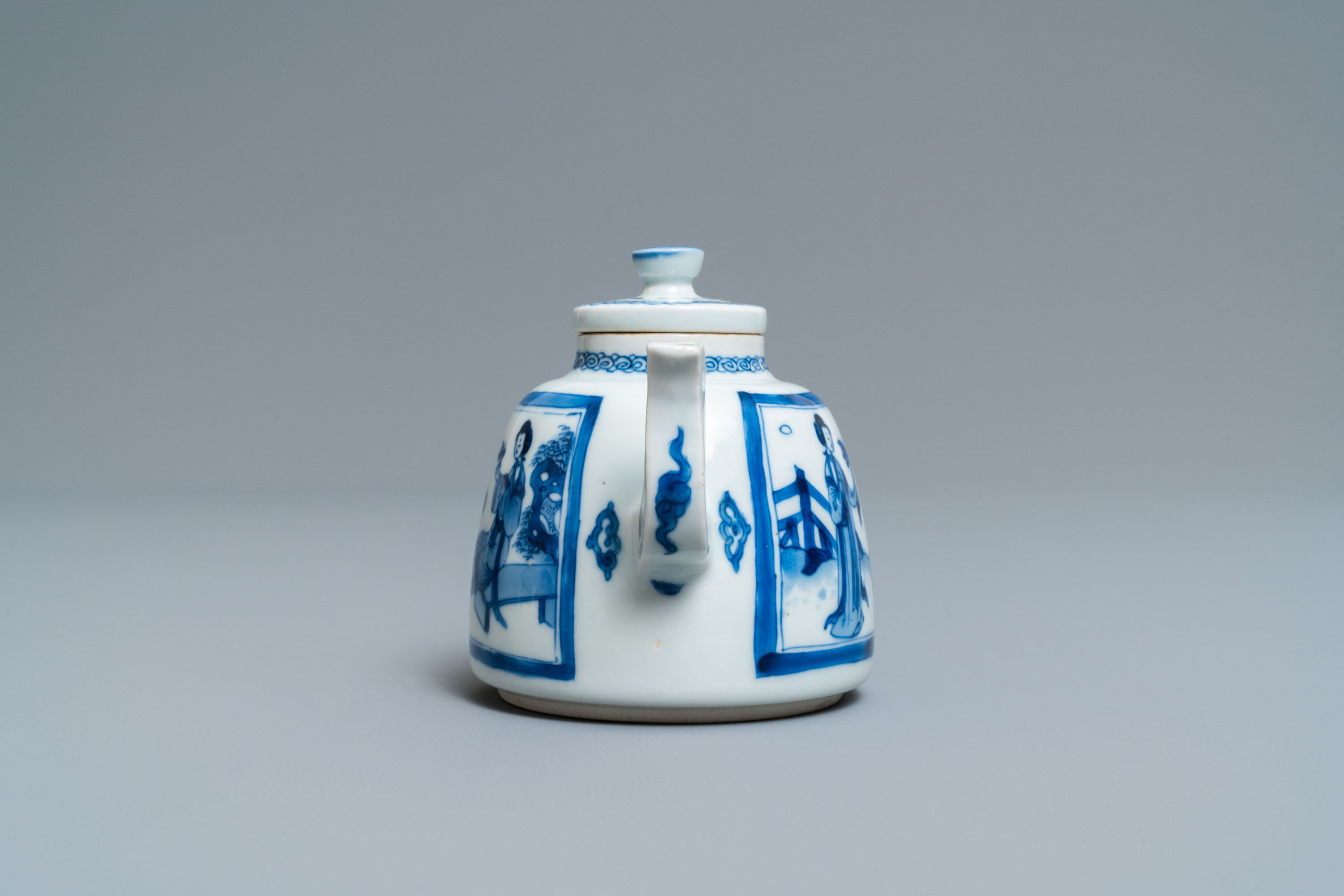 A Chinese blue and white 'Long Eliza' teapot, Yu mark, Kangxi - Image 3 of 7