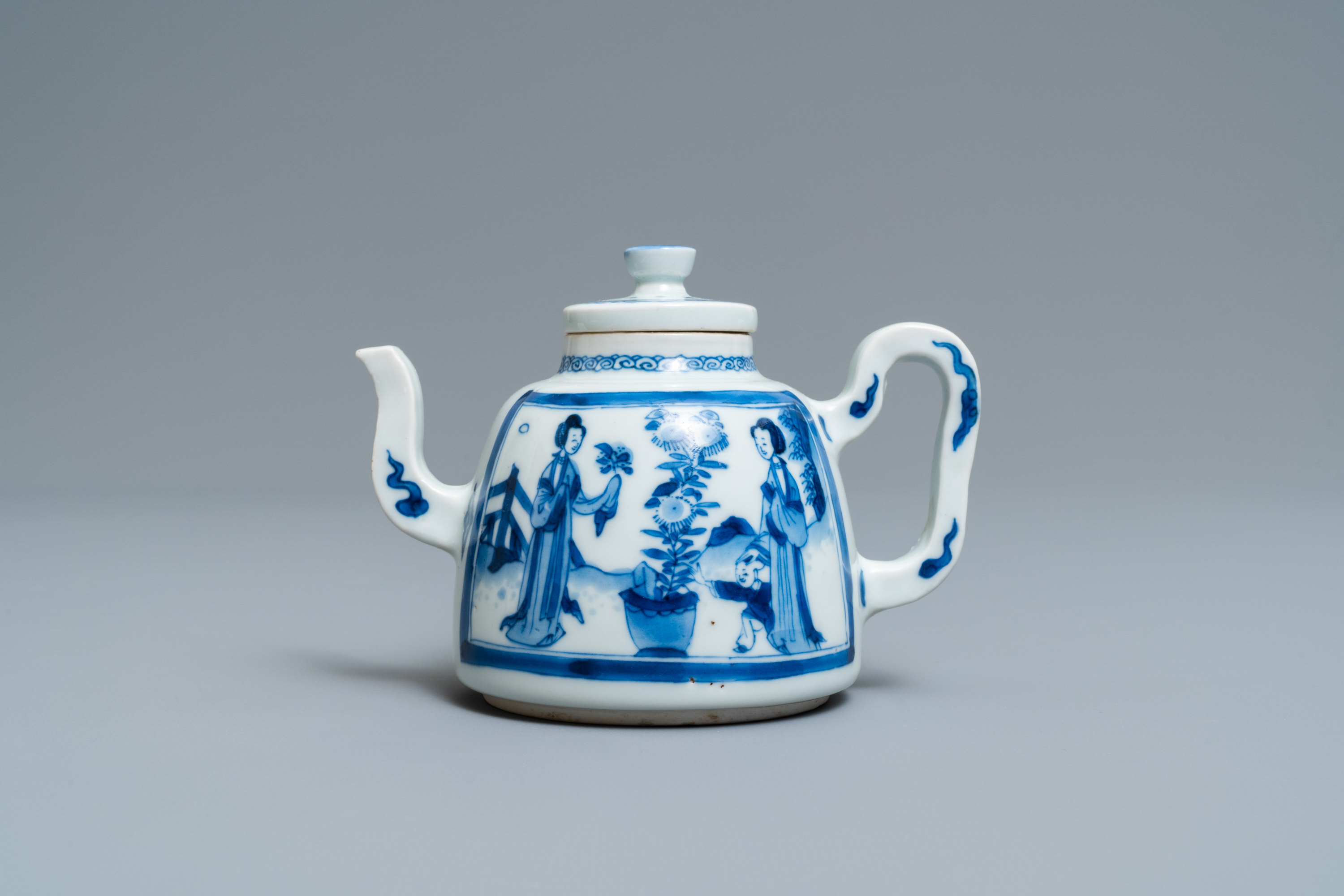 A Chinese blue and white 'Long Eliza' teapot, Yu mark, Kangxi - Image 2 of 7